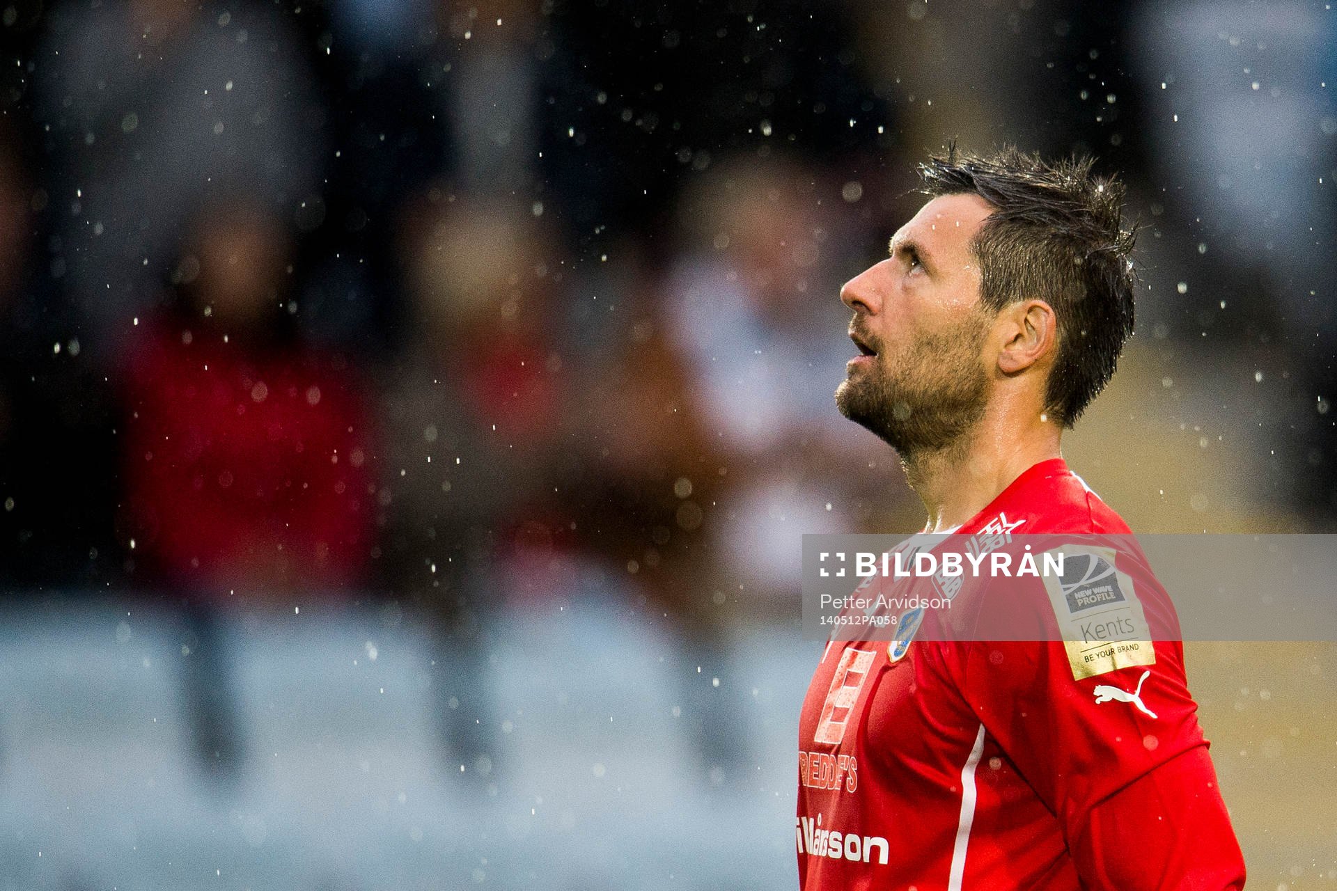 Halmstads målvakt Stojan Lukic deppar