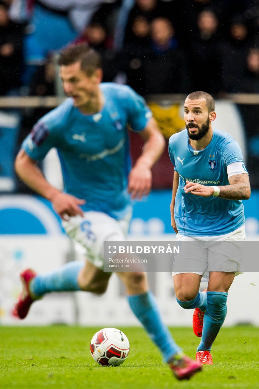 Malmö FFs Guillermo Molins och i förgrunden Markus