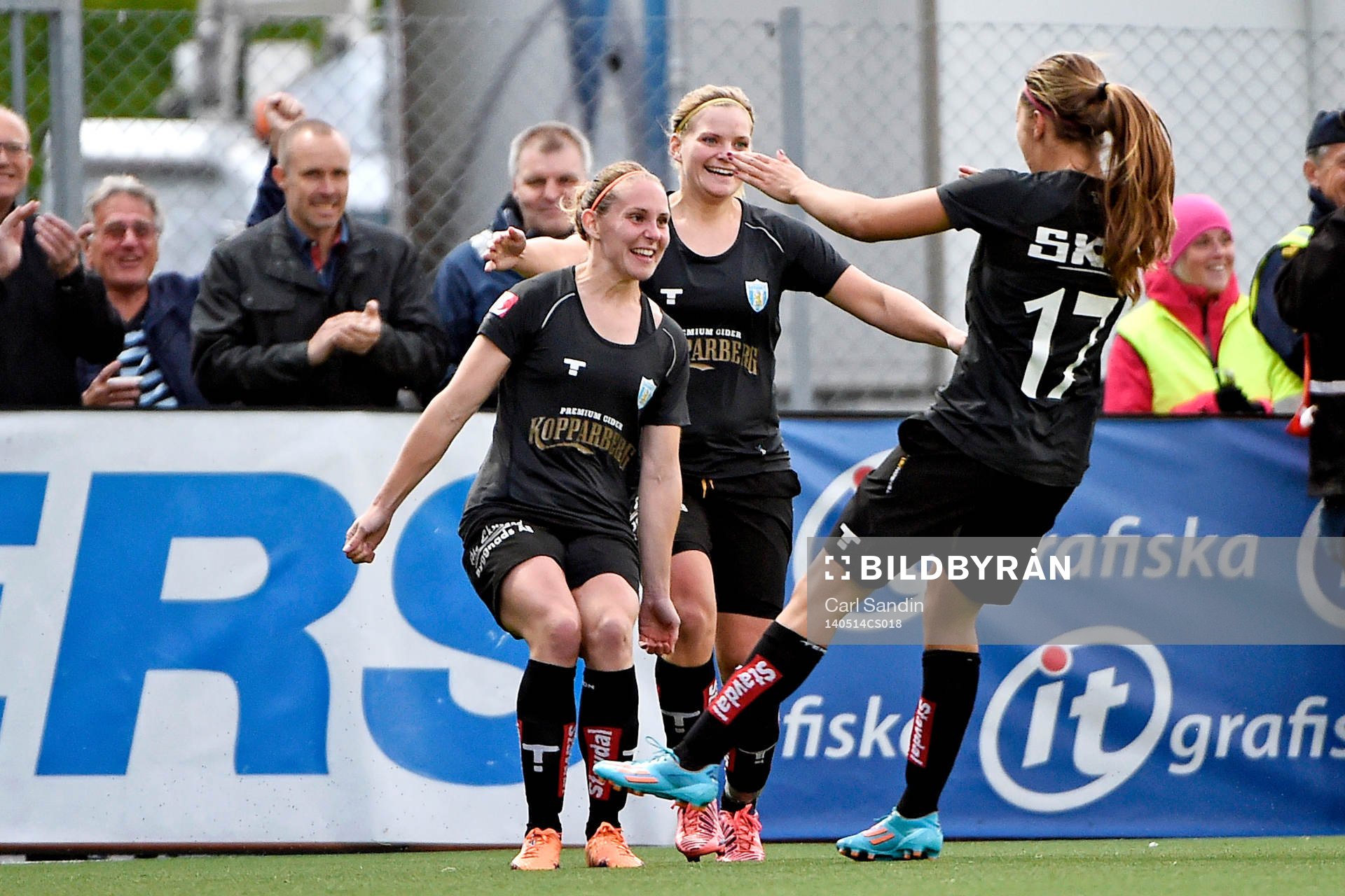 Göteborg Manon Melis jublar med lagkamraterna