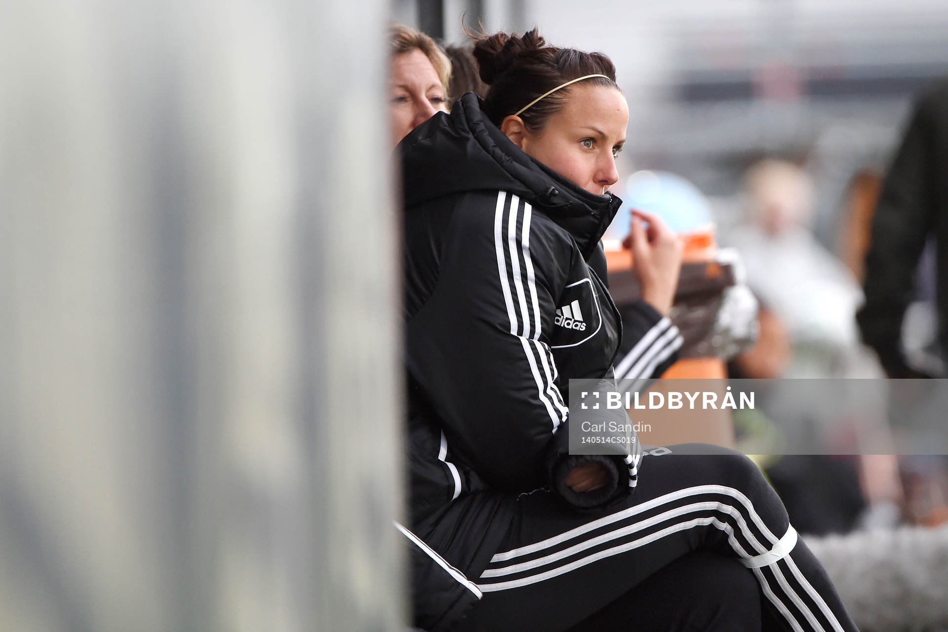 Tyresös målvakt Carola Söberg på bänken under fotbollsmatchen i damallsvenskan mellan Kopparbergs Göteborg och Tyresö den 14 maj 2014 i Göteborg.