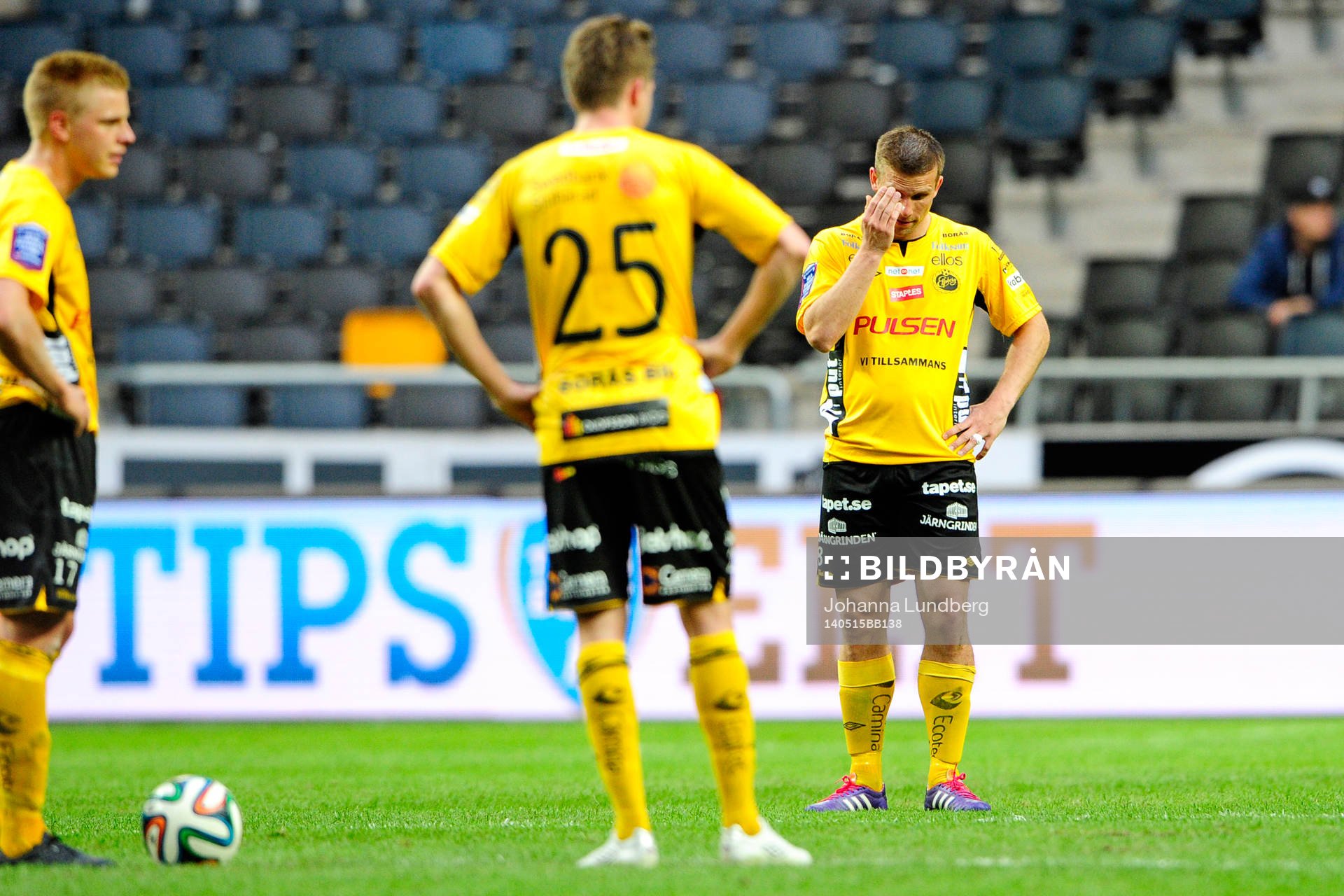 Elfsborgs Anders Svensson (th) deppar