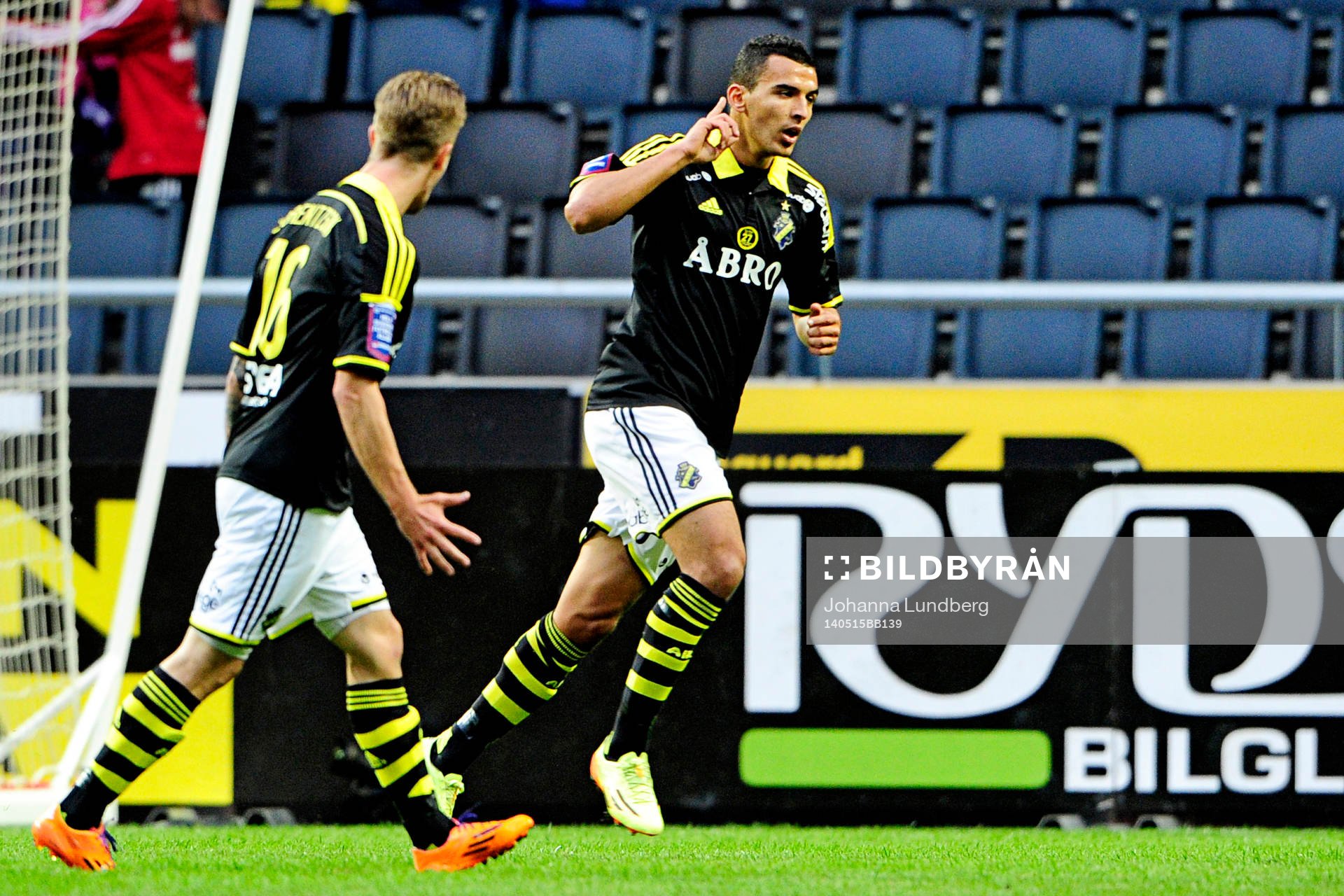 AIK:s Nabil Bahoui jublar efter att ha gjort 1-0 under fotbollsmatchen i Allsvenskan mellan AIK och Elfsborg den 5 maj 2014 i Stockholm. 
