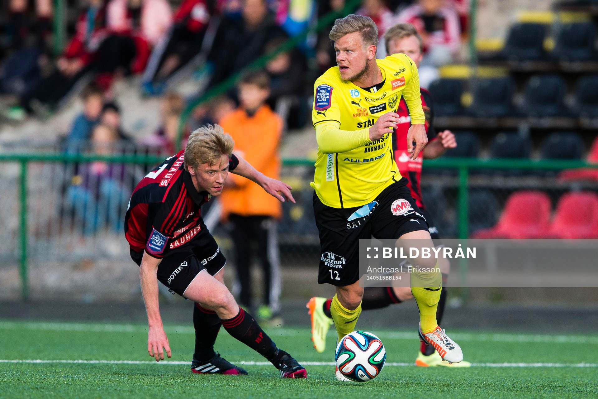 Brommapojkarnas Gustav Sandberg Magnusson jagar Mjällbys