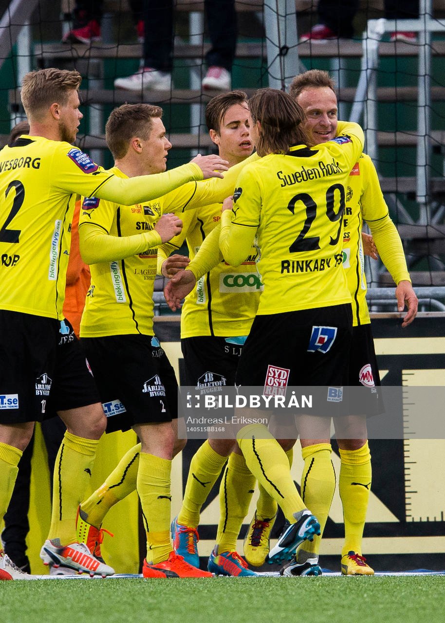 Mjällbys spelare jublar
