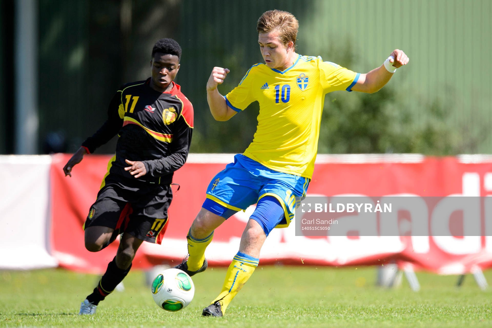 Belgiens Morgan Ato jagar Sveriges Noel Jonsson