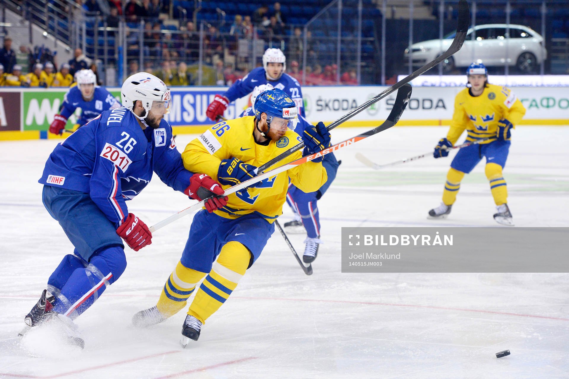Frankrikes Benjamin Dieude Fauvel jagar Sveriges Linus
