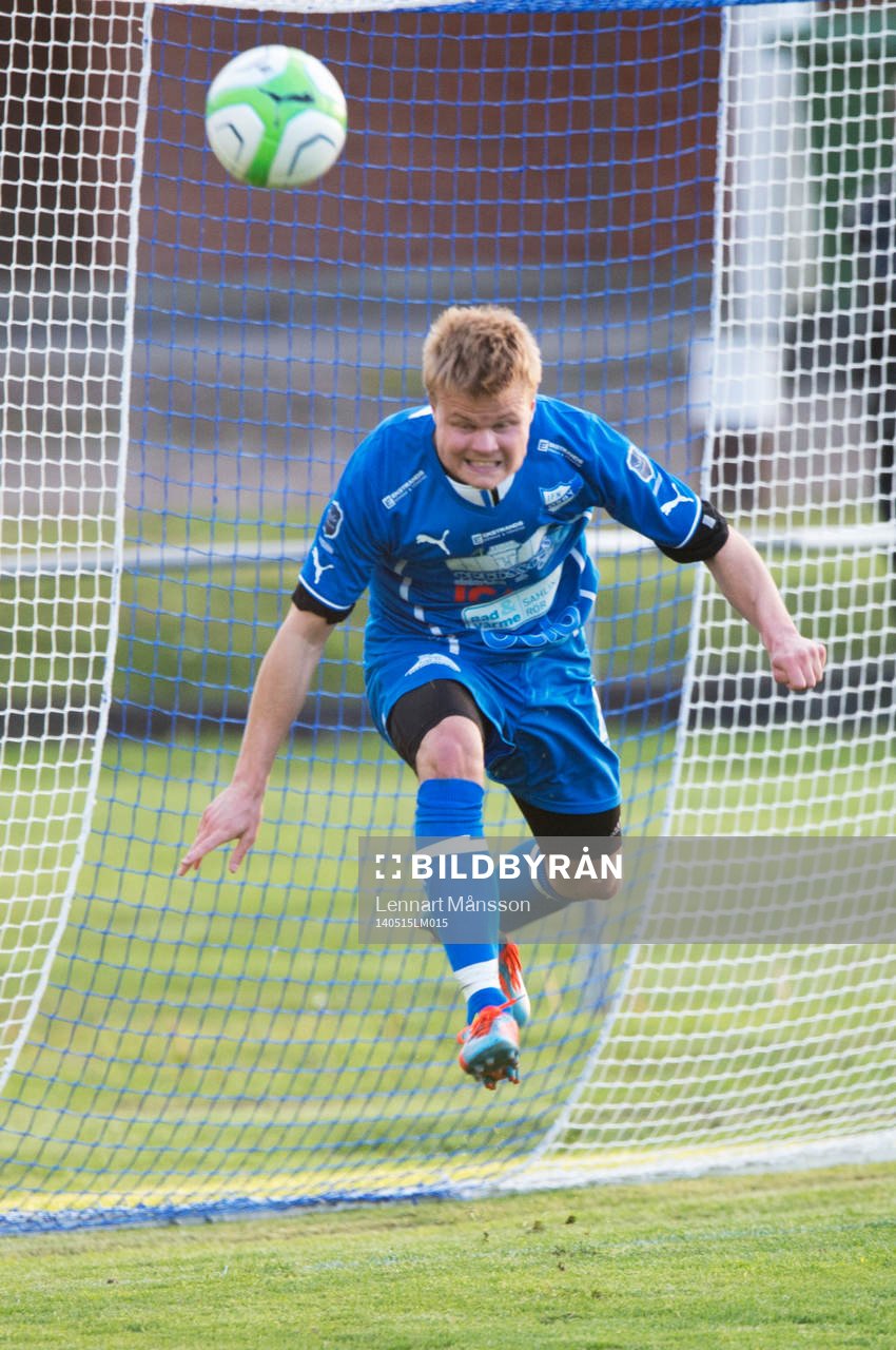 Osbys Jacob Lang räddar på mållinjen i matchen i