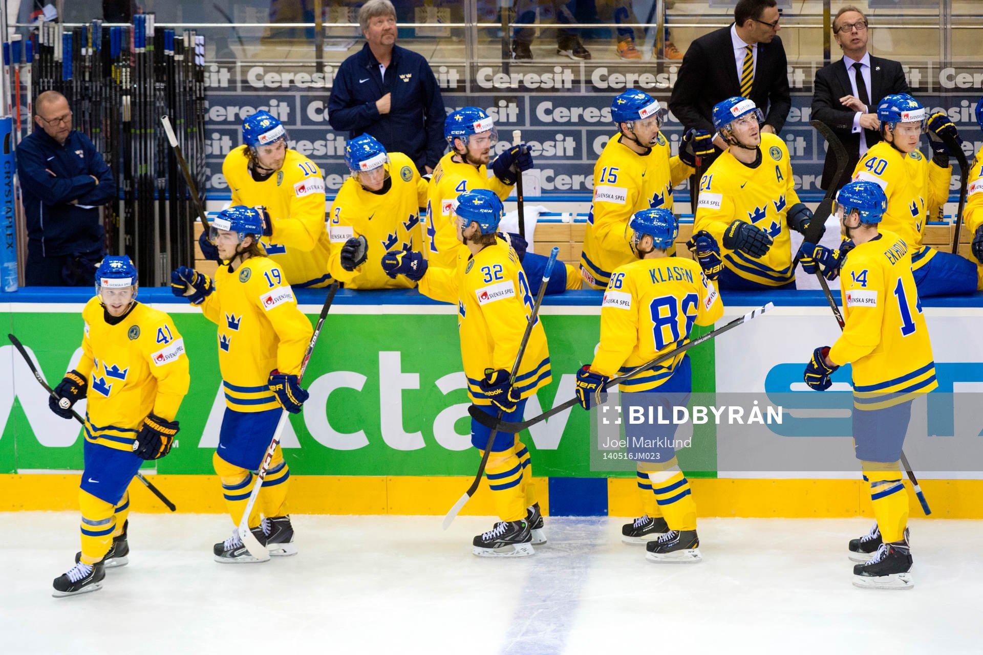 Sveriges Magnus Nygren gratuleras