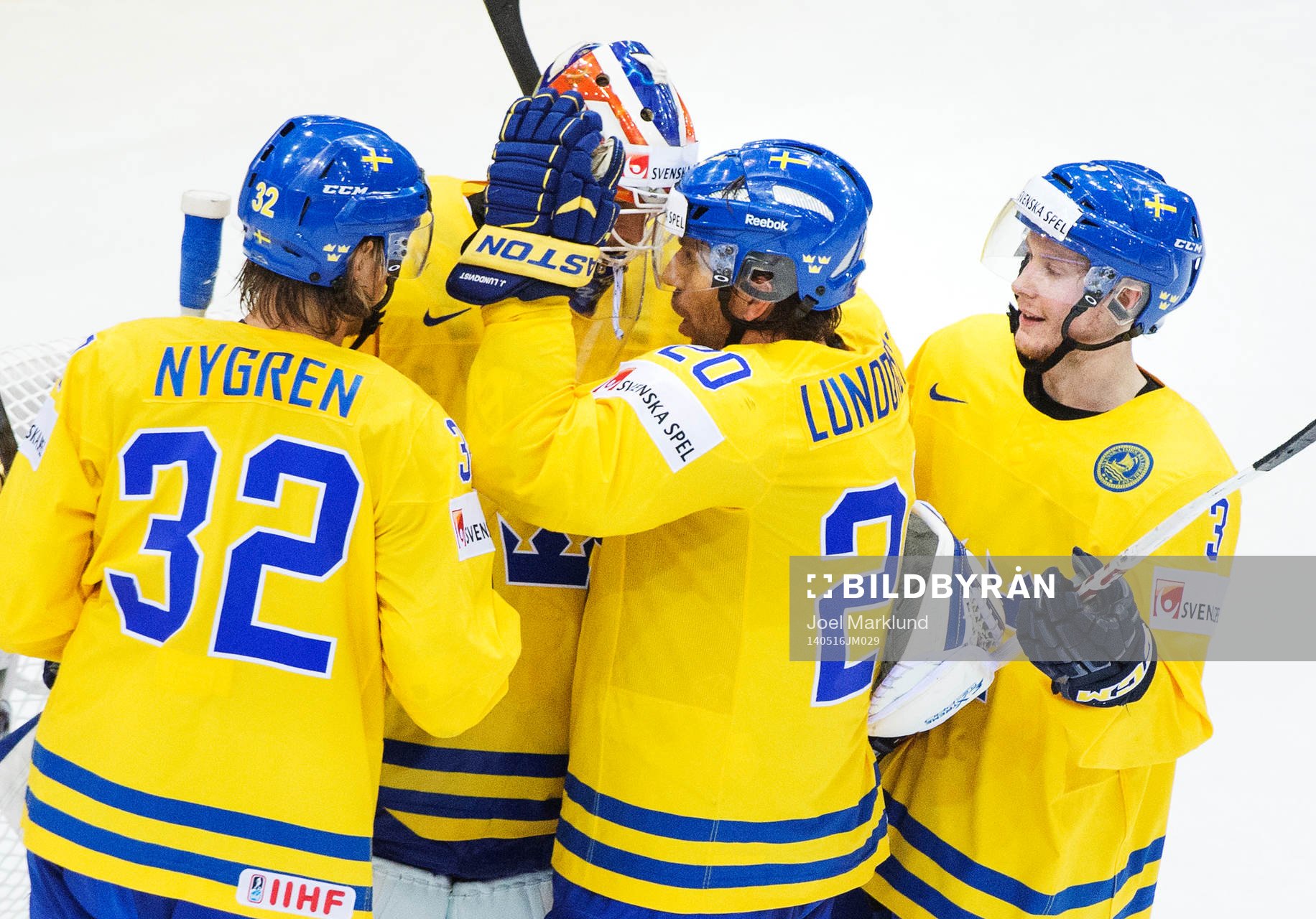 Sveriges Magnus Nygren, målvakt Anders Nilsson, Joel