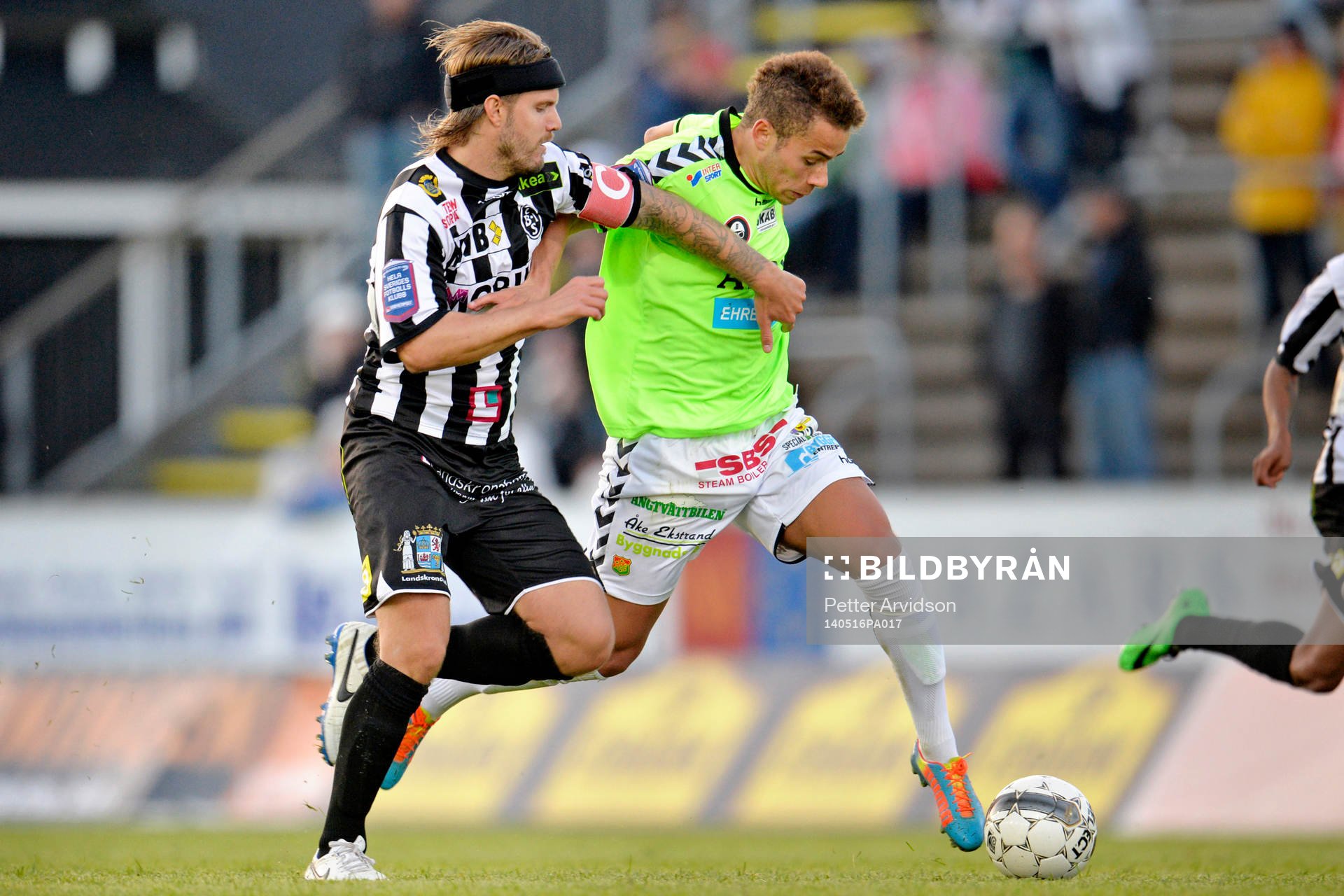 GAIS Malkolm Moenza tar sig förbi Landskronas Andreas Dahl