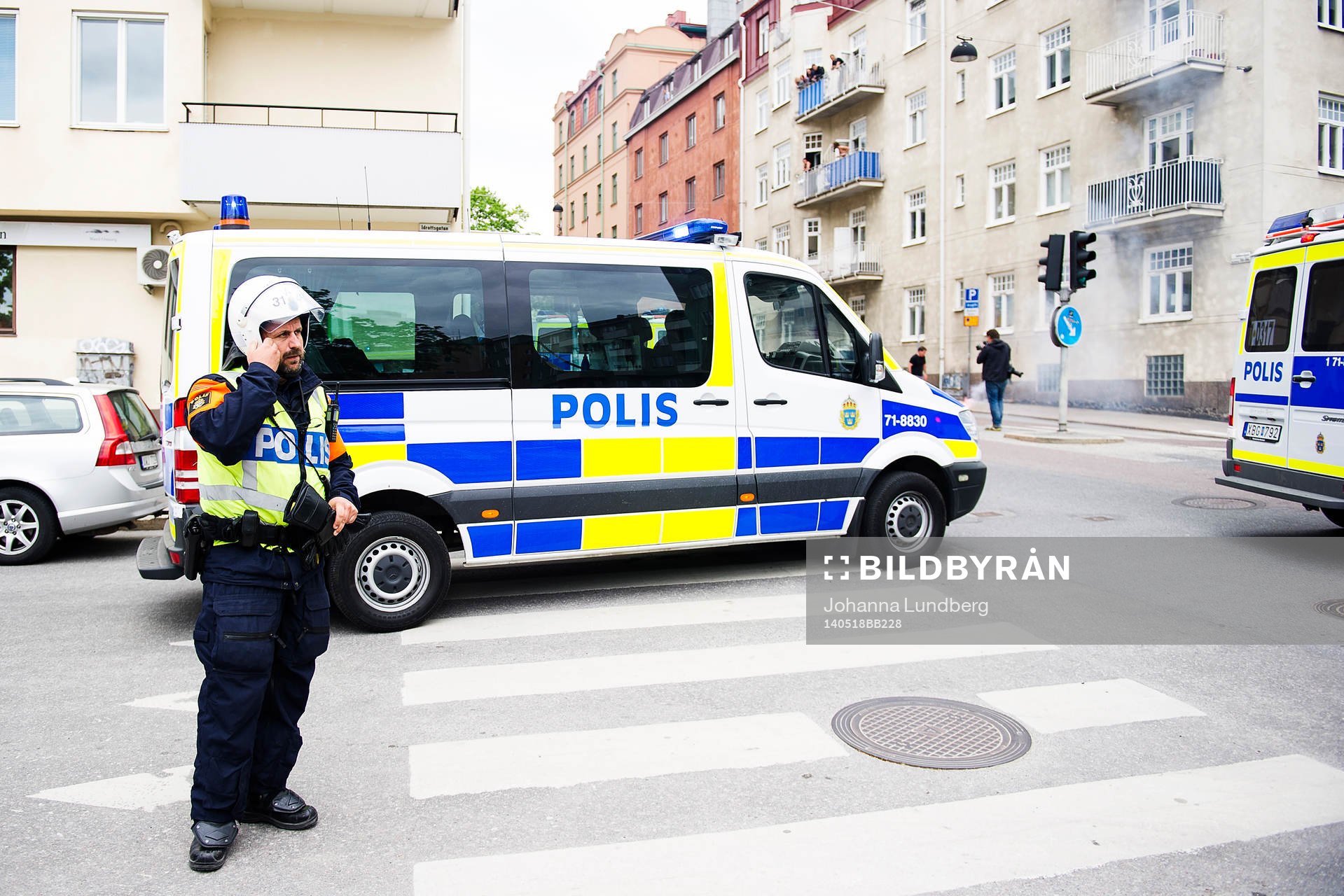 Polisen stoppar supportrar från att drabba samman innan
