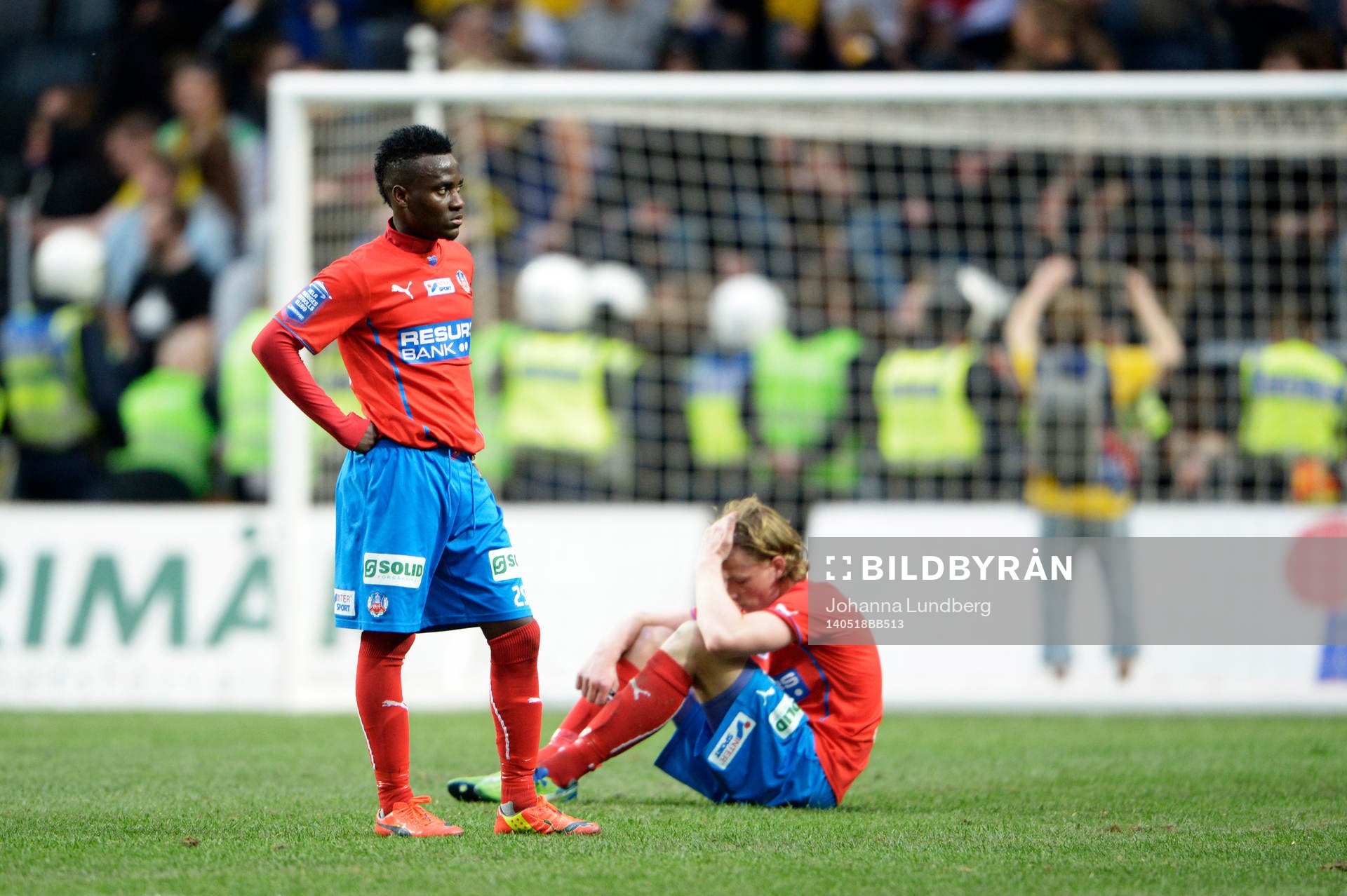 Helsingborgs David Accam  och Carl Johansson deppar