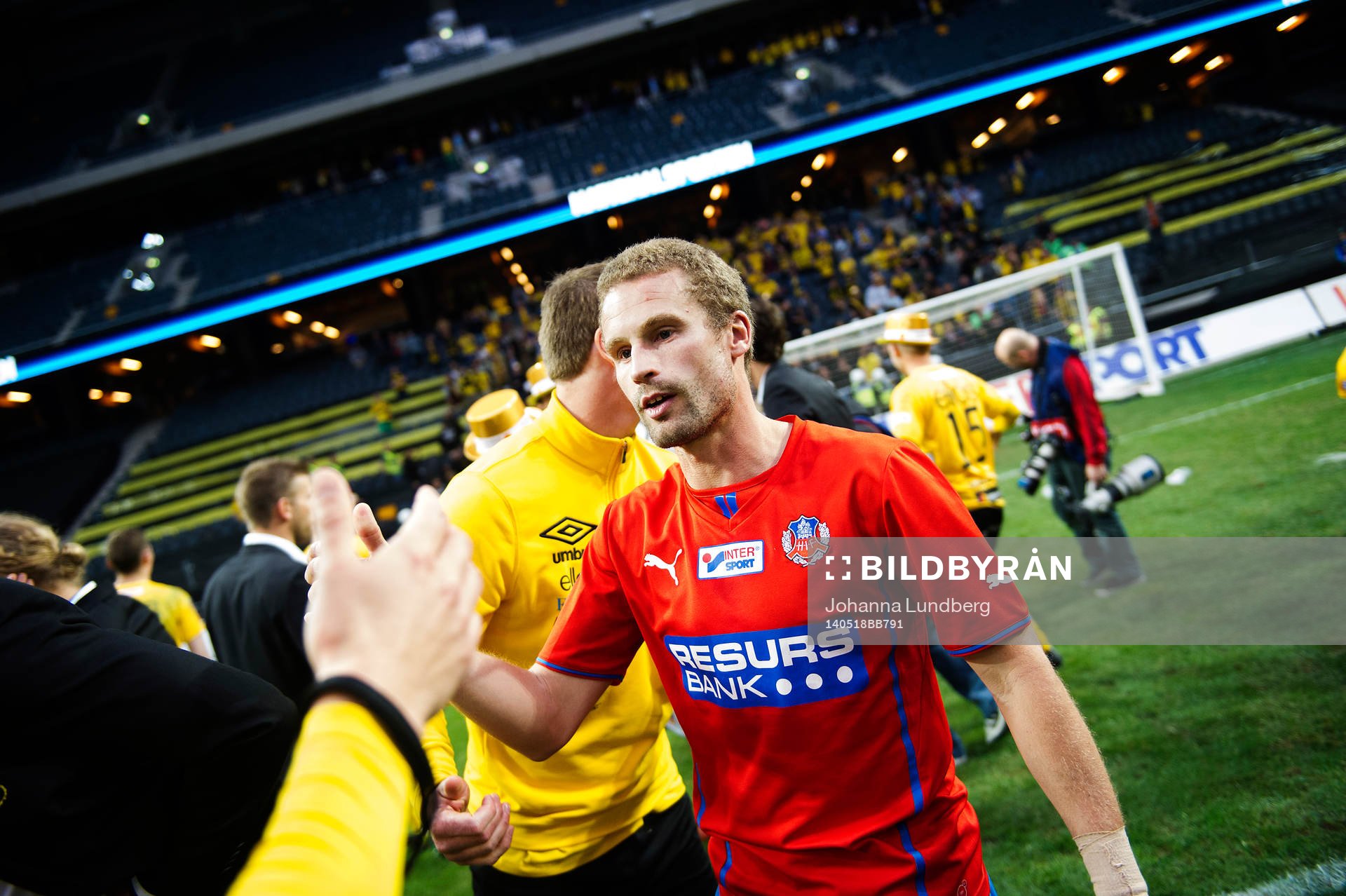 Helsingborgs Christoffer Andersson gratulerar Elfsborgs
