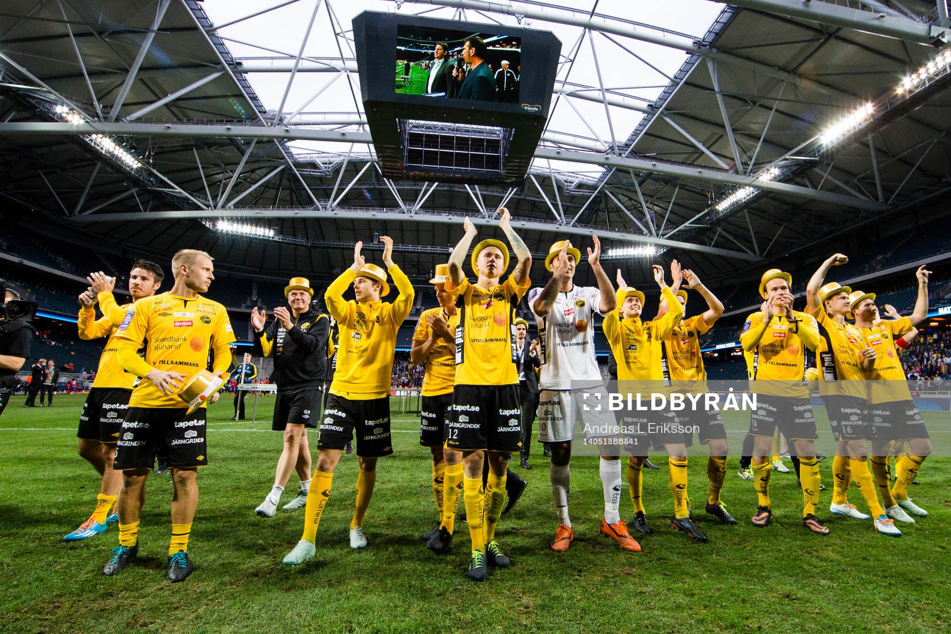Spelarna i Elfsborgs tackar publiken
