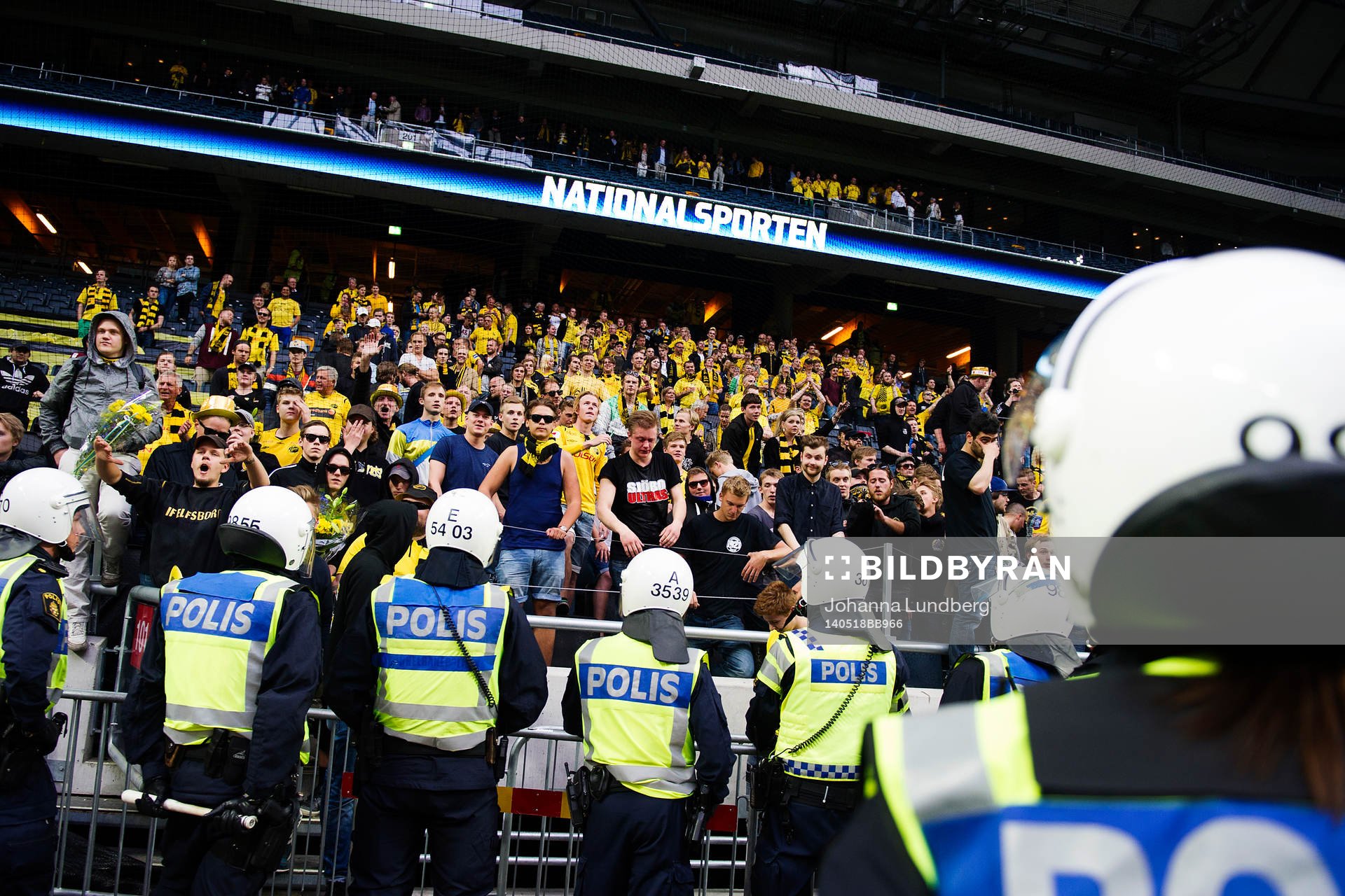 Poliser framför Elfsborgs klack