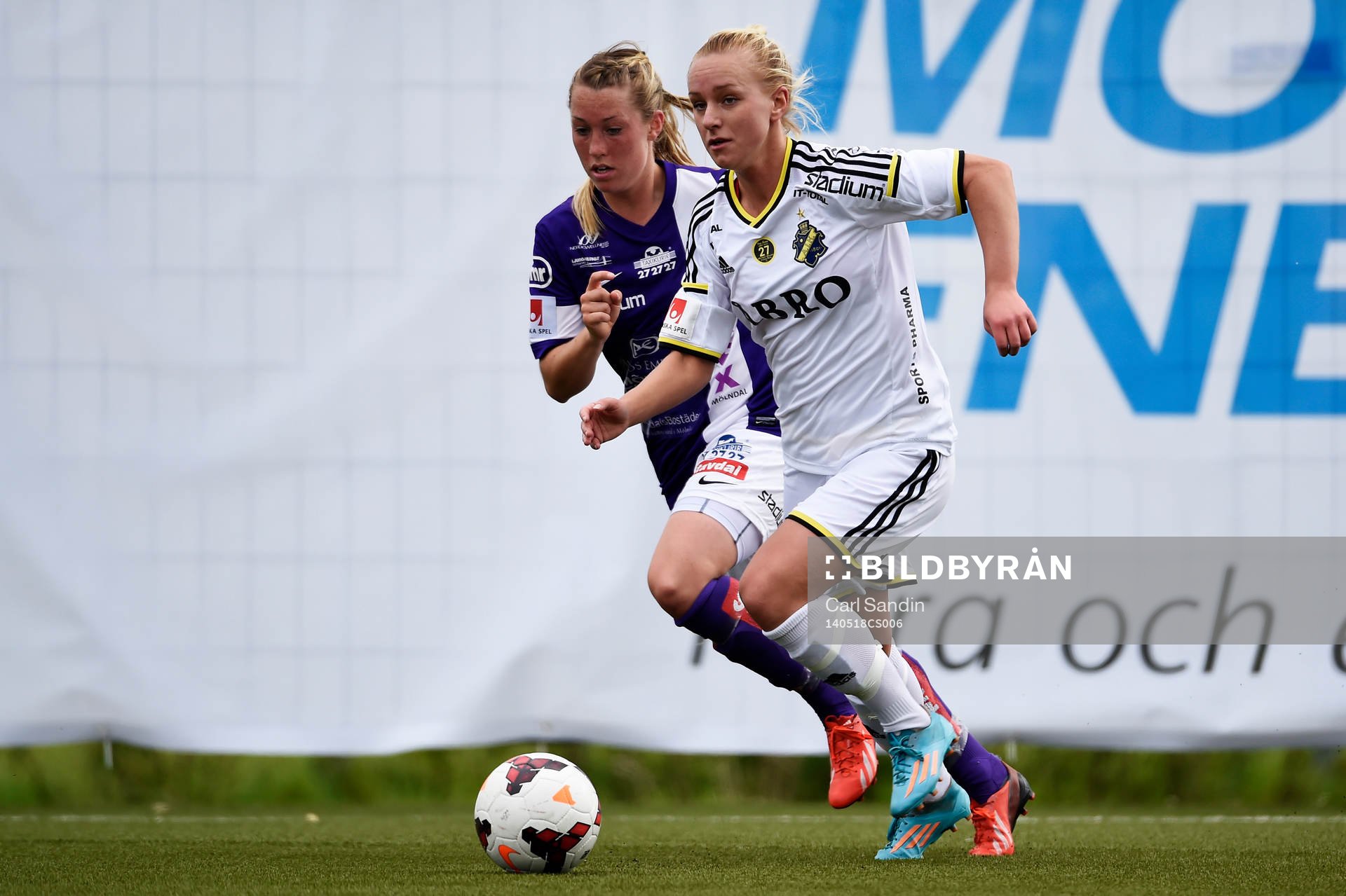 Jitex Emma Salomonsson och AIKs Sarah Fredriksson