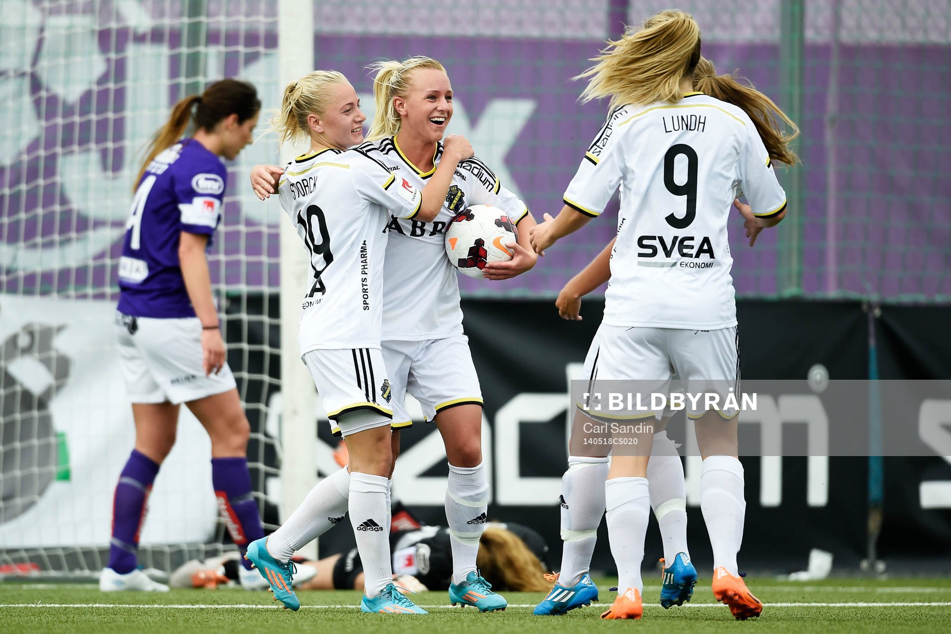 AIKs Sarah Fredriksson jublar