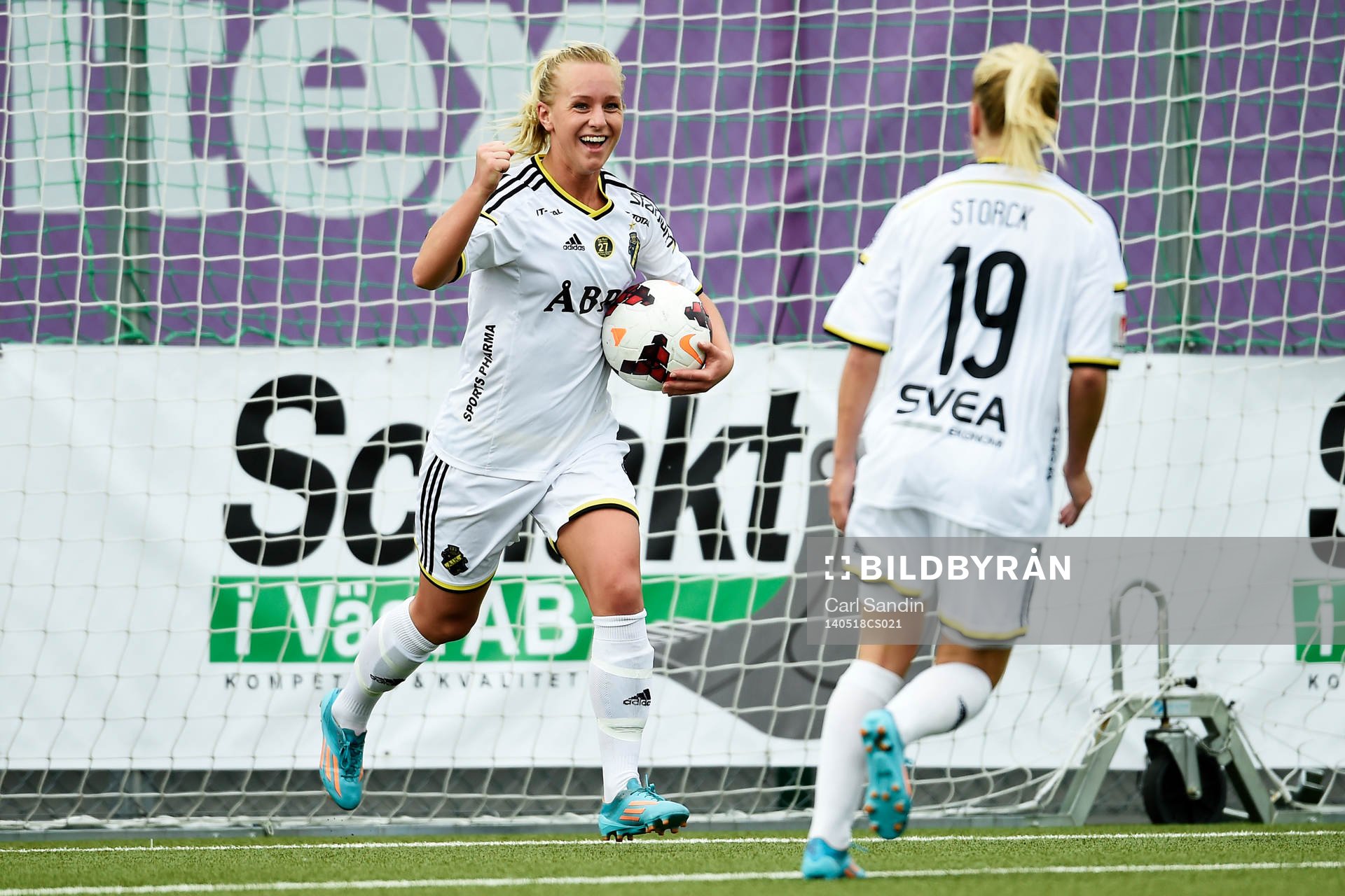 AIKs Sarah Fredriksson jublar