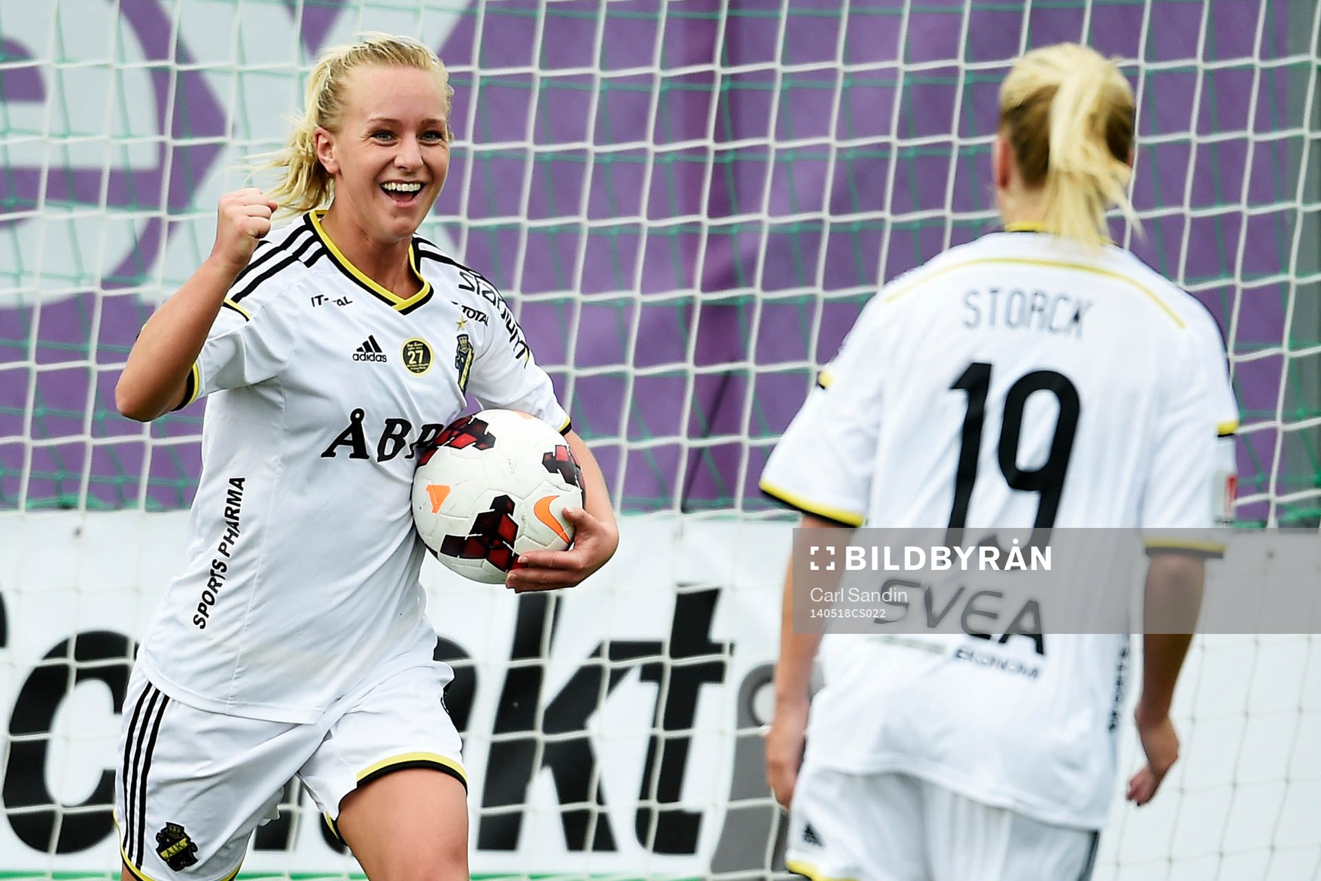 AIKs Sarah Fredriksson jublar