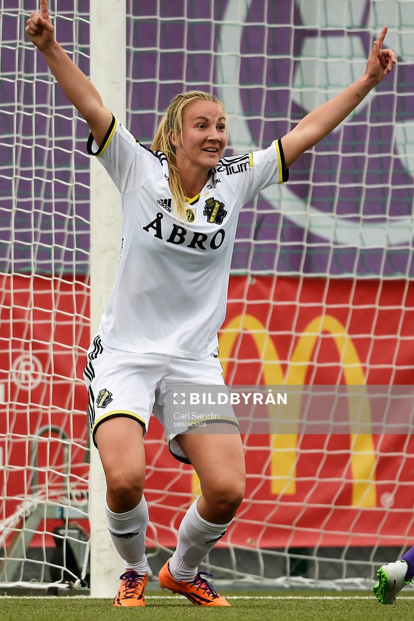 AIKs Emma Lundh jublar efter 2-3 under fotbollsmatchen i damallsvenskan mellan Jitex och AIK den 18 maj 2014 i Göteborg.