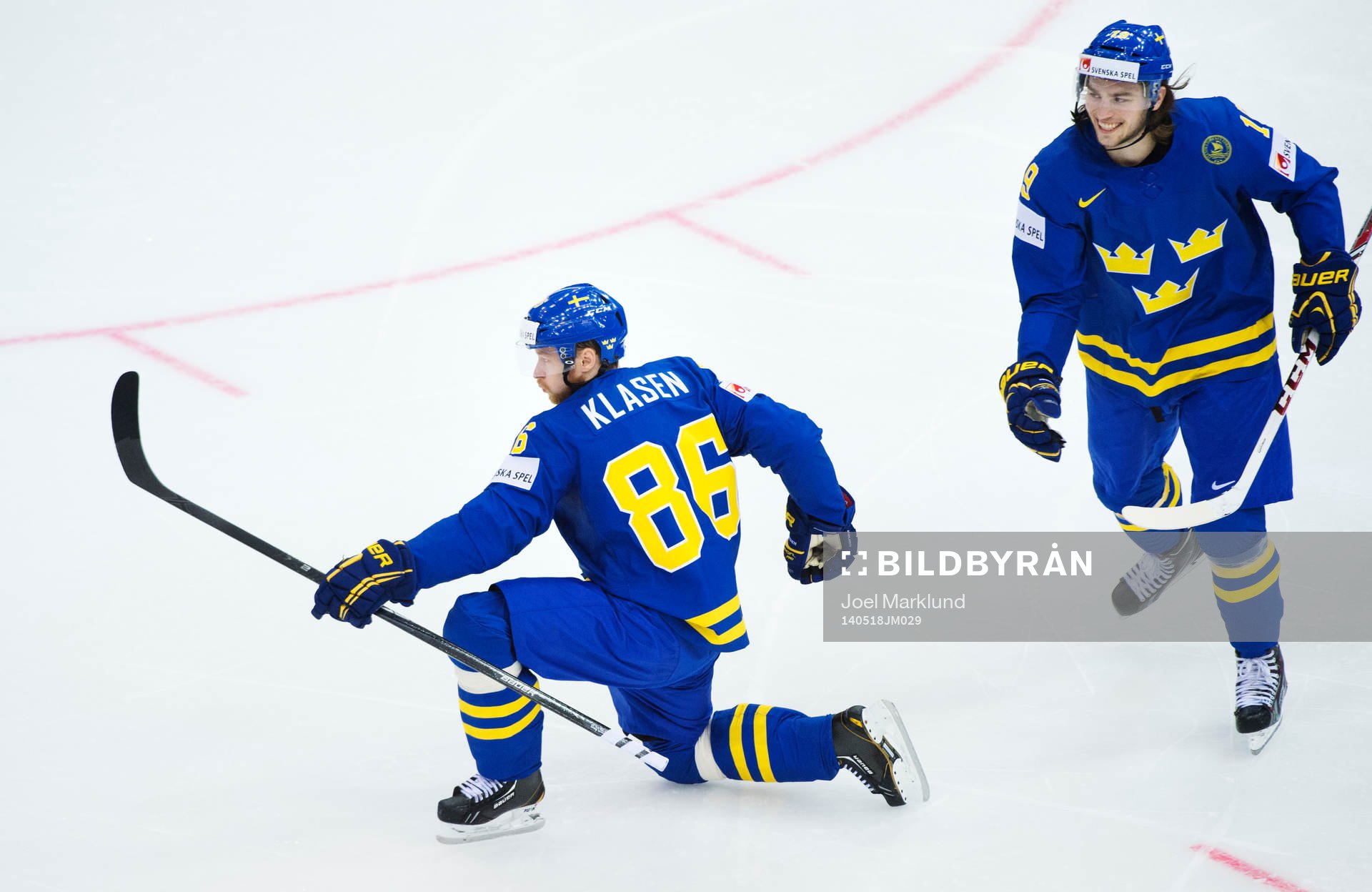 Sveriges Linus Klasen och Calle Järnkrok jublar