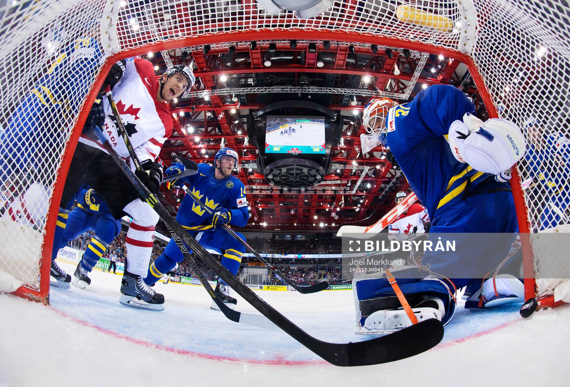 Kanadas Brayden Schenn jublar när han ser 1-2-pucken gå