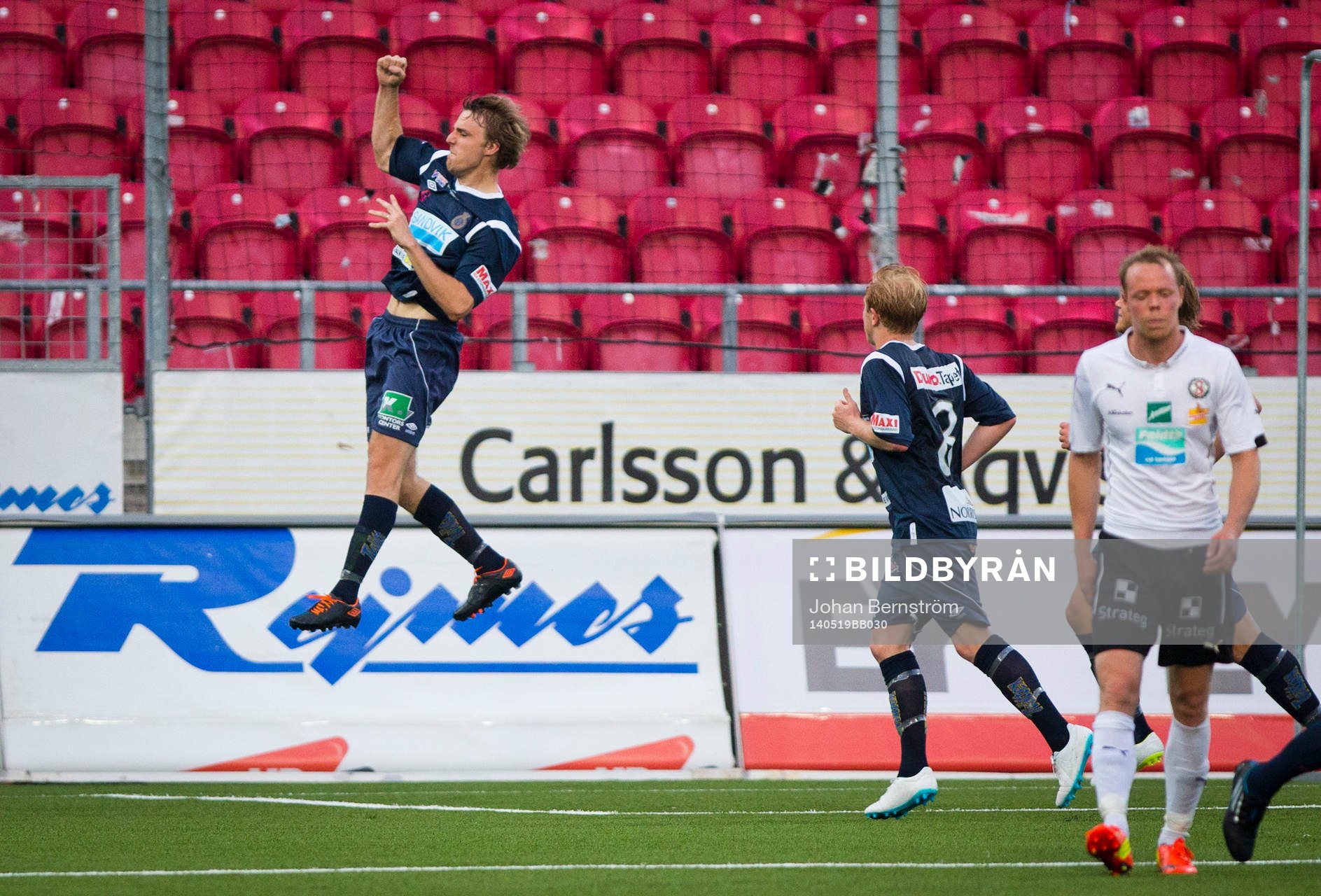 Gefles Johan Oremo gör 1-2 på straff och jublar