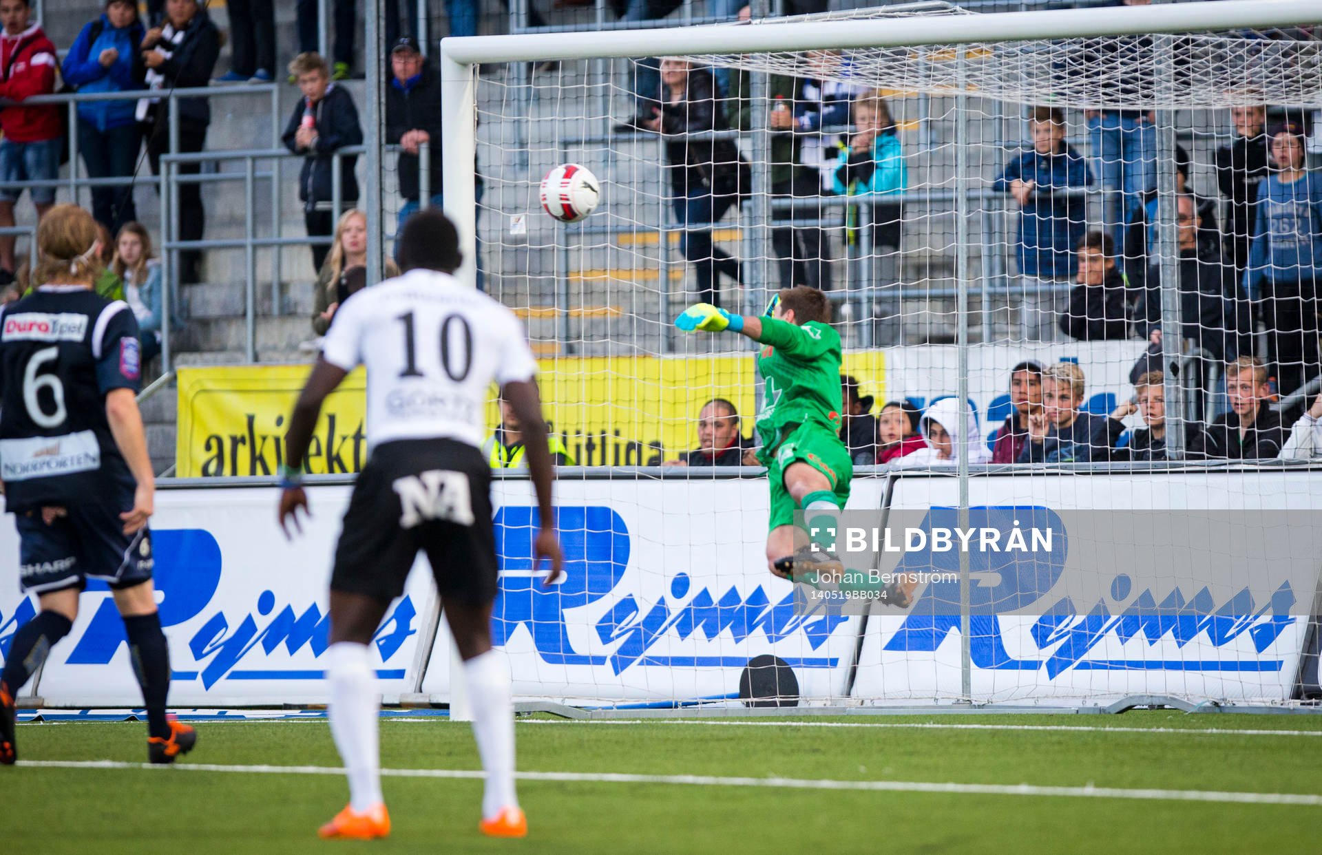 Örebros Nordin Gerzic jublar