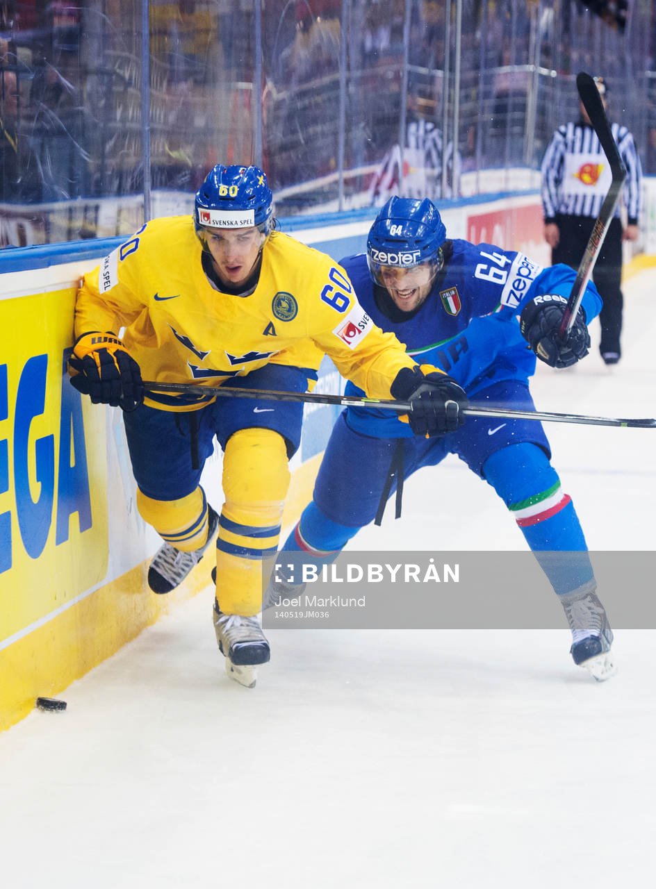 Sveriges Mikael Backlund tar sig förbi Italiens Brian