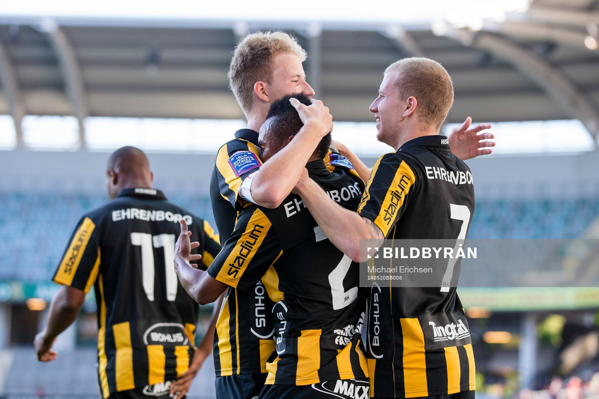 Häckens Samuel Gustafson och Simon Gustafson kramar om
