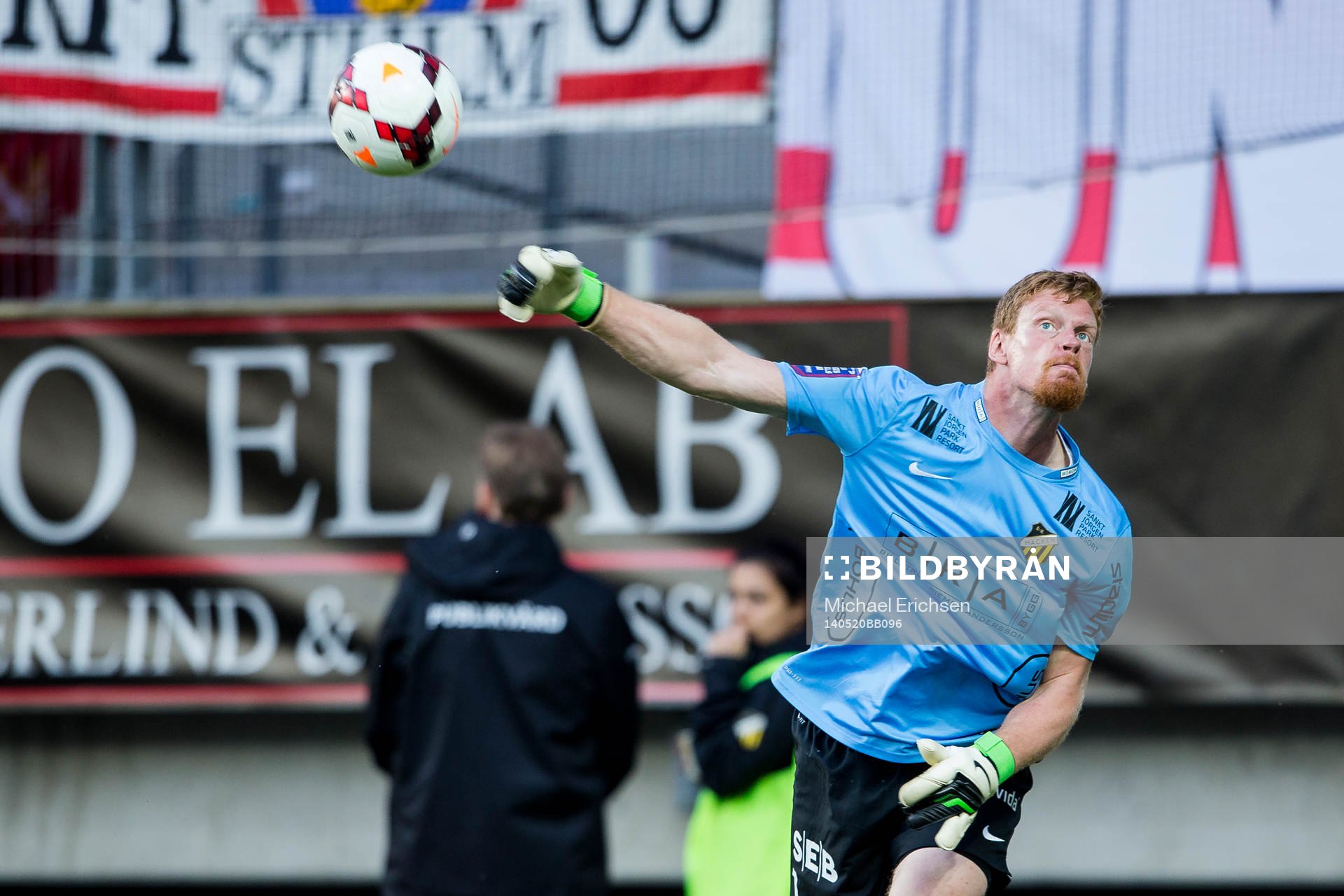 Häckens målvakt Christoffer Källqvist sätter igång