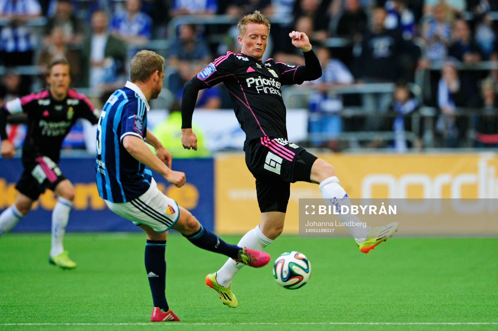 Djurgårdens Stefan Karlsson och IFK Göteborgs Sam Larsson