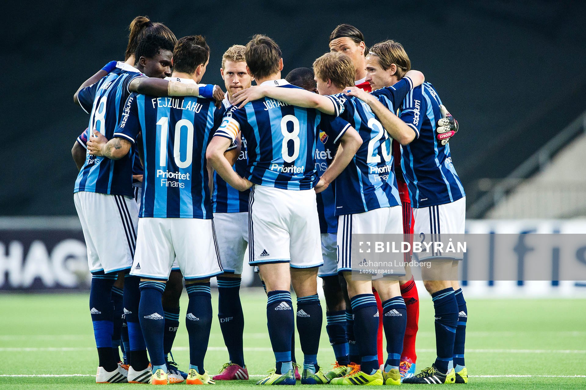 Djurgårdens spelare pratar ihop sig under ett spelavbrott under fotbollsmatchen i Allsvenskan mellan Djurgården och IFK Göteborg den 21 maj 2014 i Stockholm.