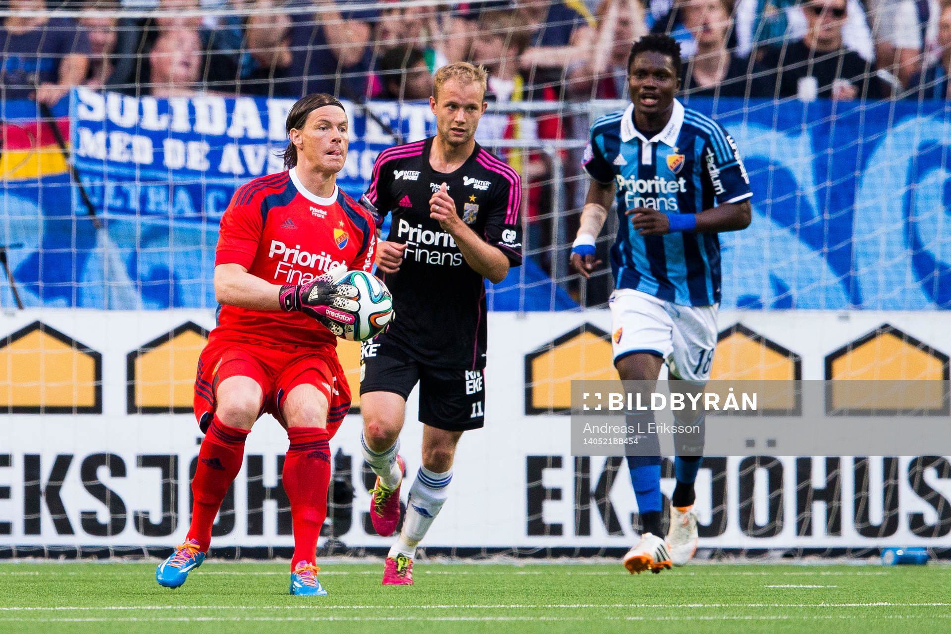 Djurgårdens målvakt Kenneth Høie, IFK Göteborgs Robin