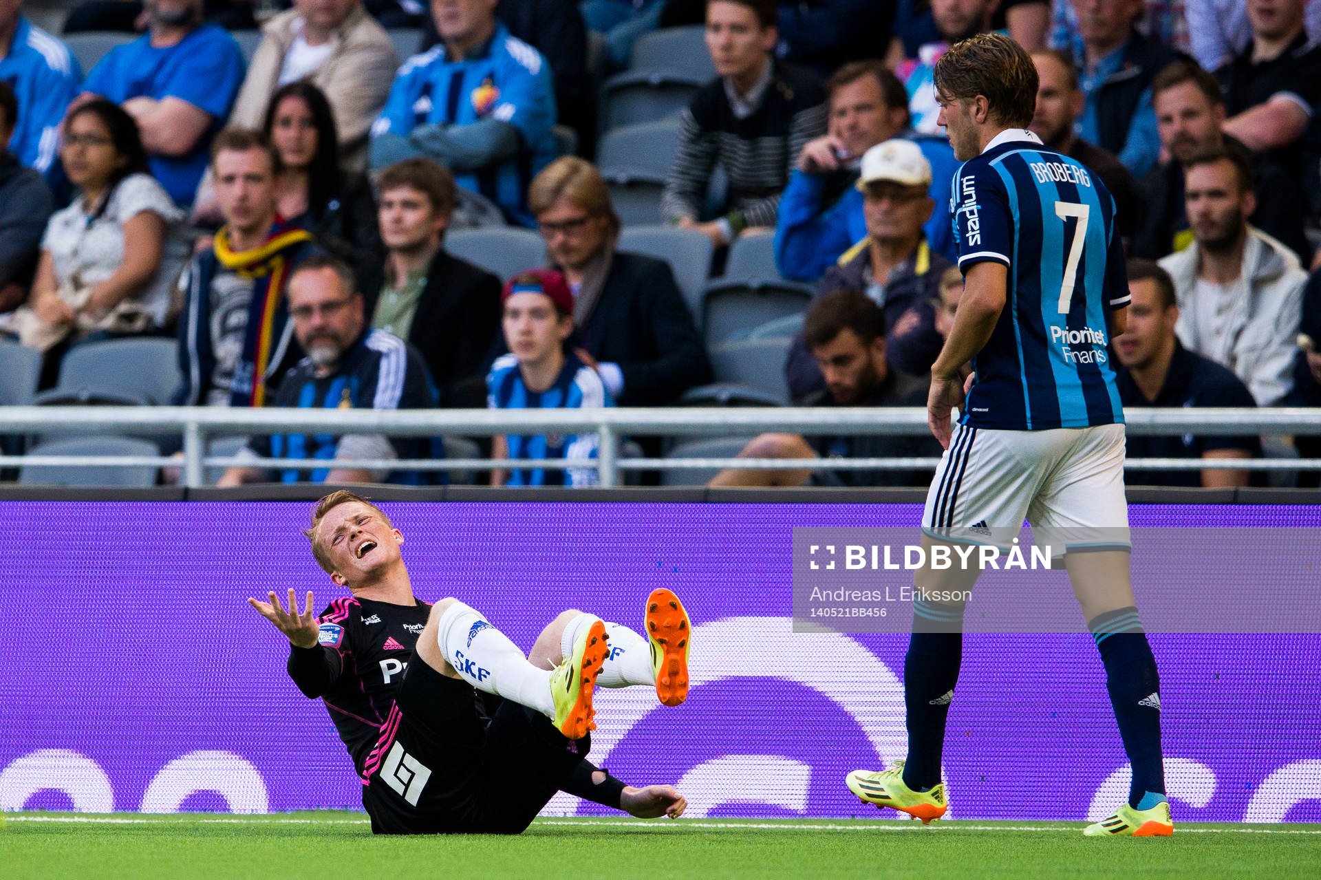 IFK Göteborgs Sam Larsson reagerar