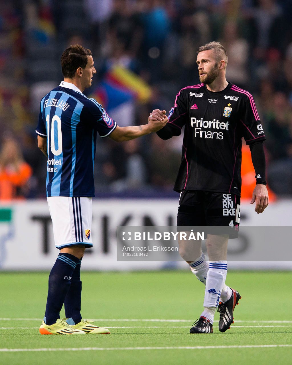 Djurgårdens Erton Fejzullahu och IFK Göteborgs Kjetil Waehler tackar varann efter fotbollsmatchen i Allsvenskan mellan Djurgården och IFK Göteborg den 21 maj 2014 i Stockholm.