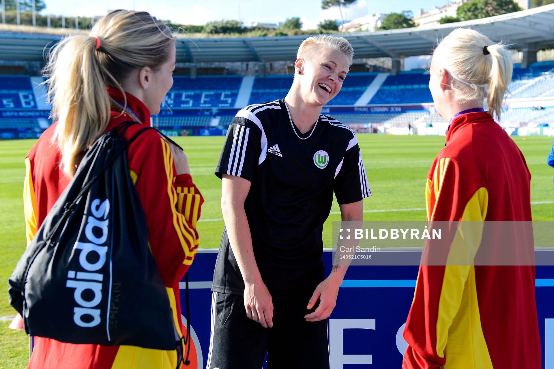 Tyresös Linda Sembrant (v) och Caroline Seger (h) pratar