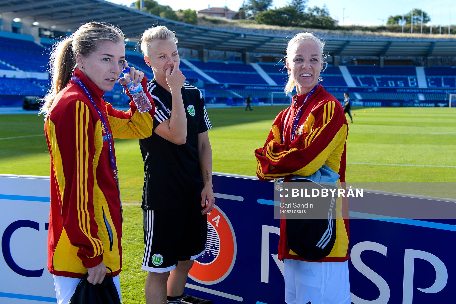 Tyresös Linda Sembrant (v) och Caroline Seger (h) pratar