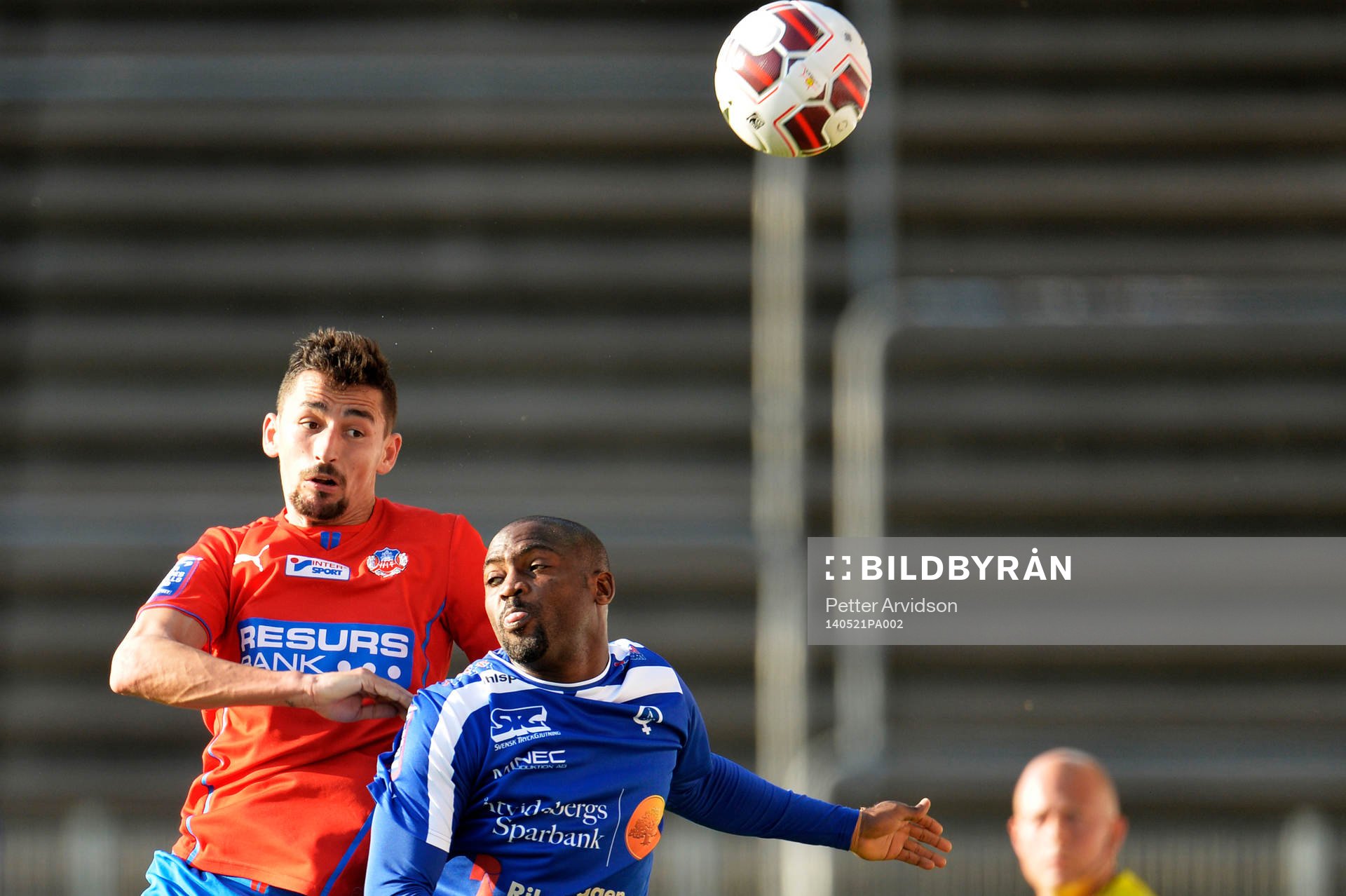 Helsingborgs Loret Sadiku och Åtvidabergs John Owoeri