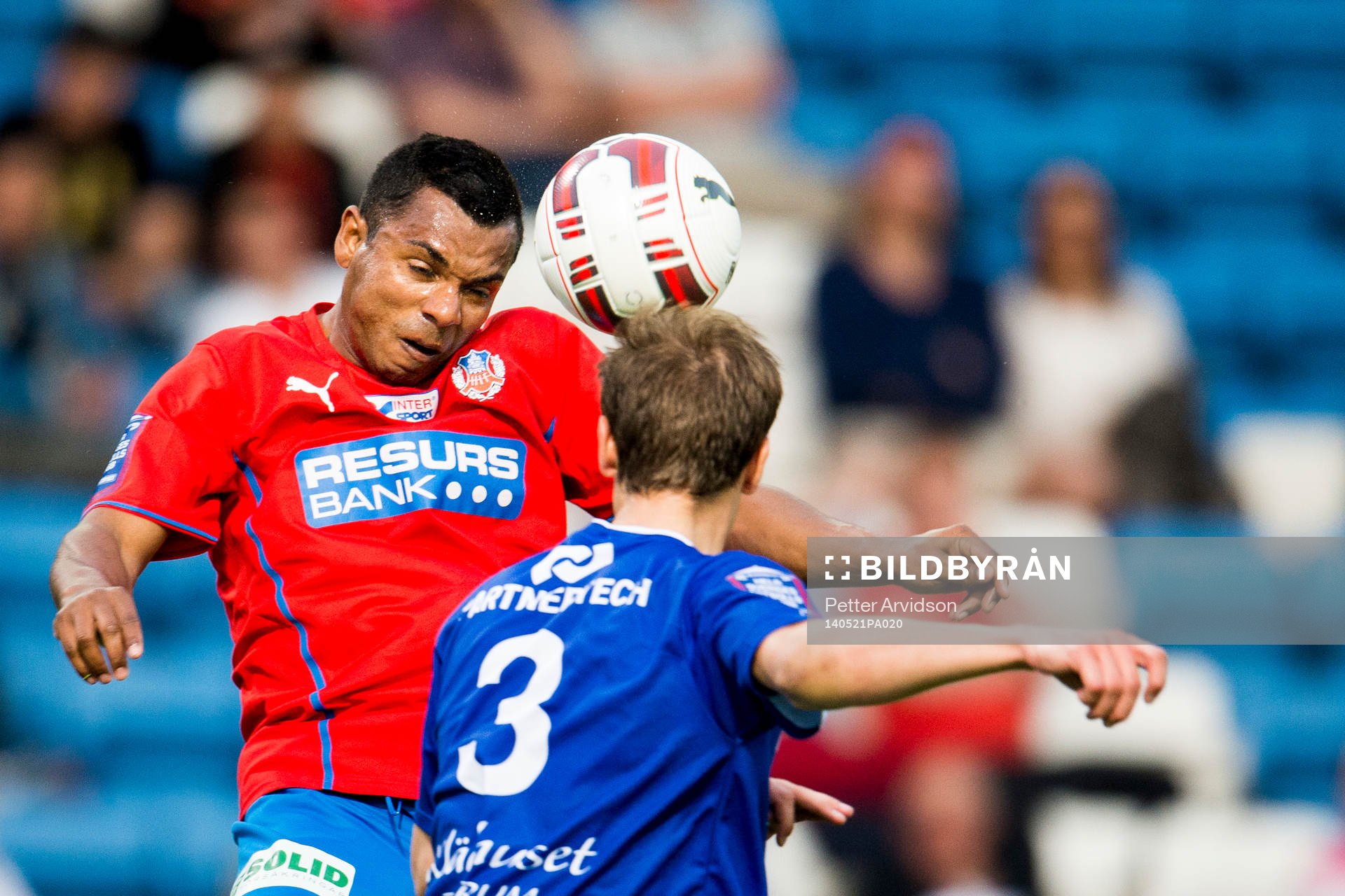 Helsingborgs Álvaro Santos nickar framför Åtvidabergs