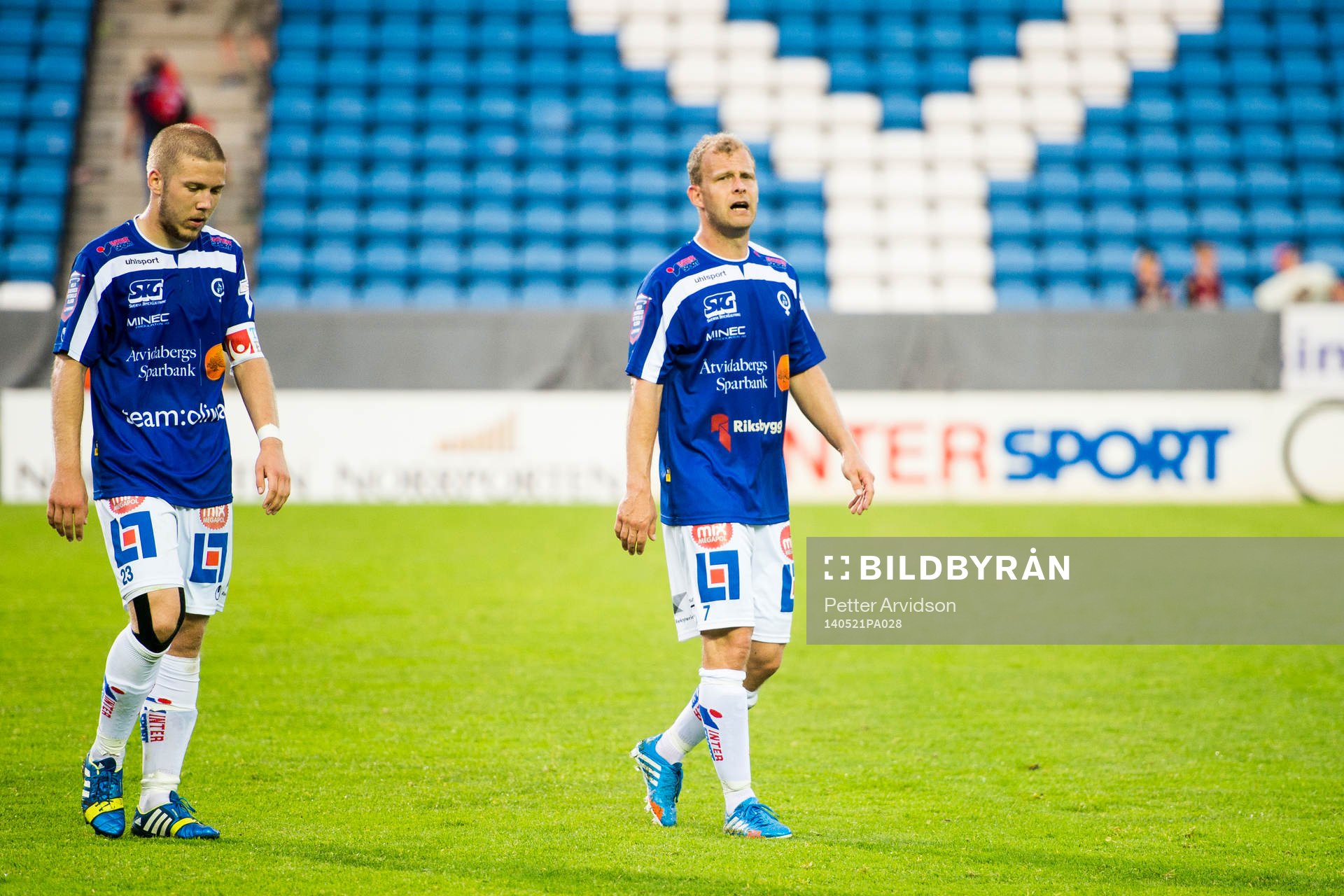 Åtvidabergs Anton Tinnerholm och Kristian Bergström deppar