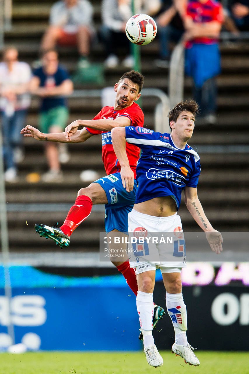 Helsingborgs Loret Sadiku i nickduell med Åtvidabergs