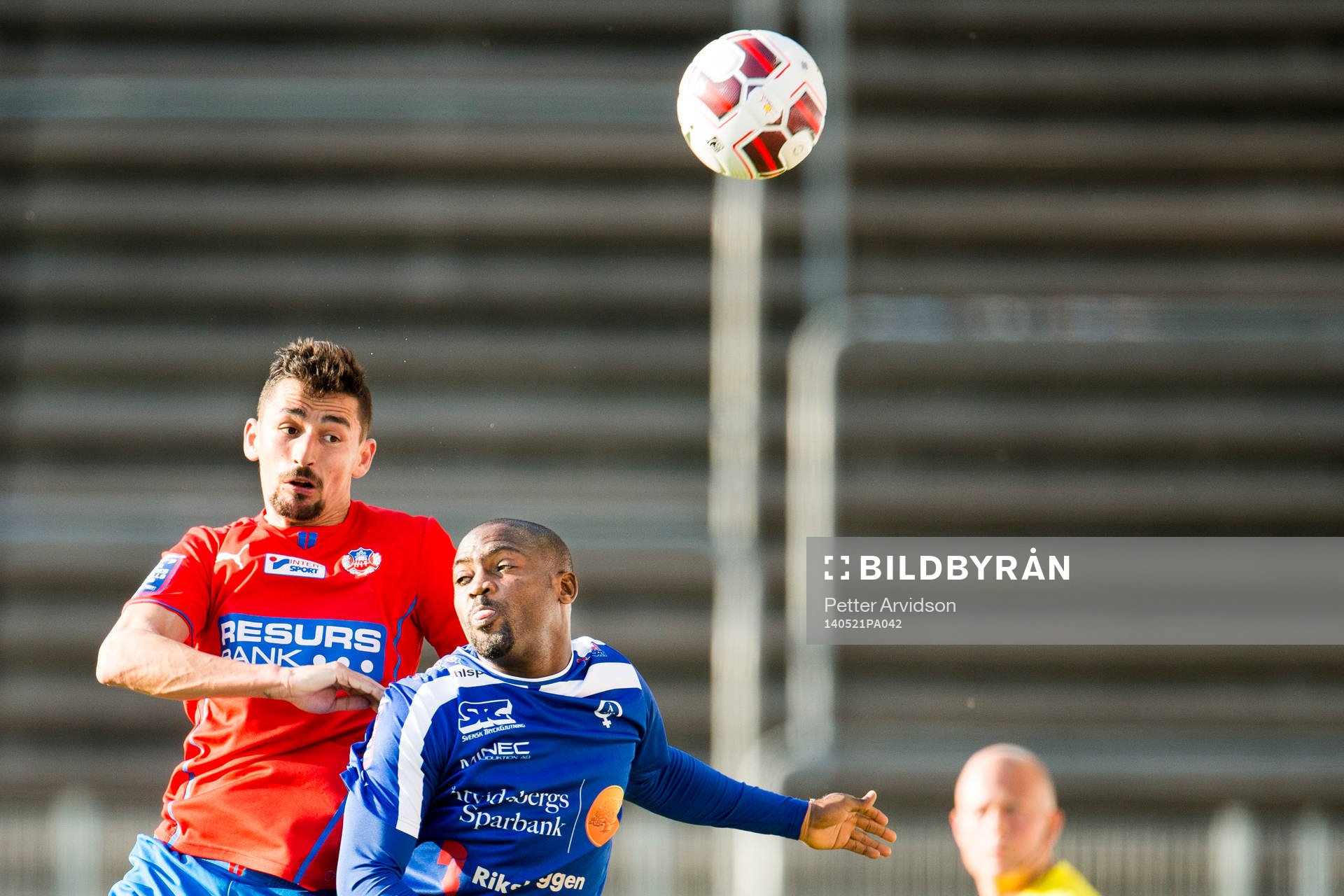 Helsingborgs Loret Sadiku och Åtvidabergs John Owoeri
