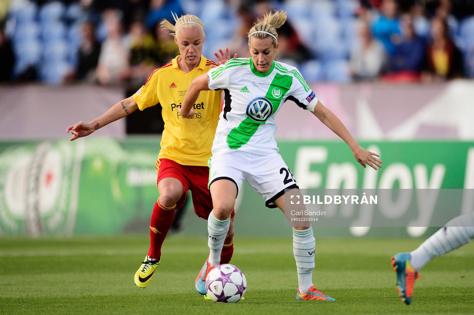 Tyresös Caroline Seger  och Wolfsburgs Lena Goessling