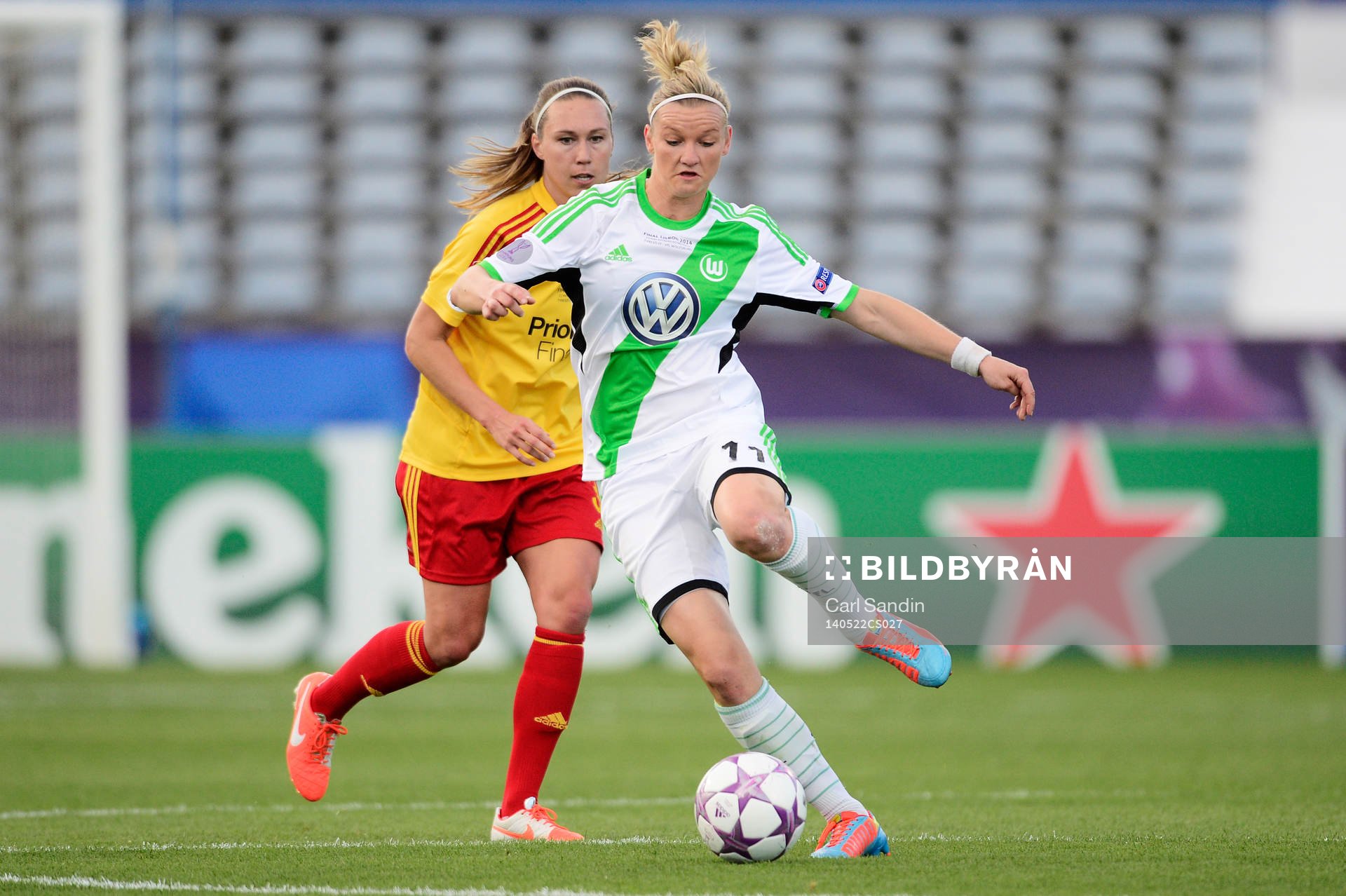 Tyresös Whitney Engen och Wolfsburgs Alexandra Popp