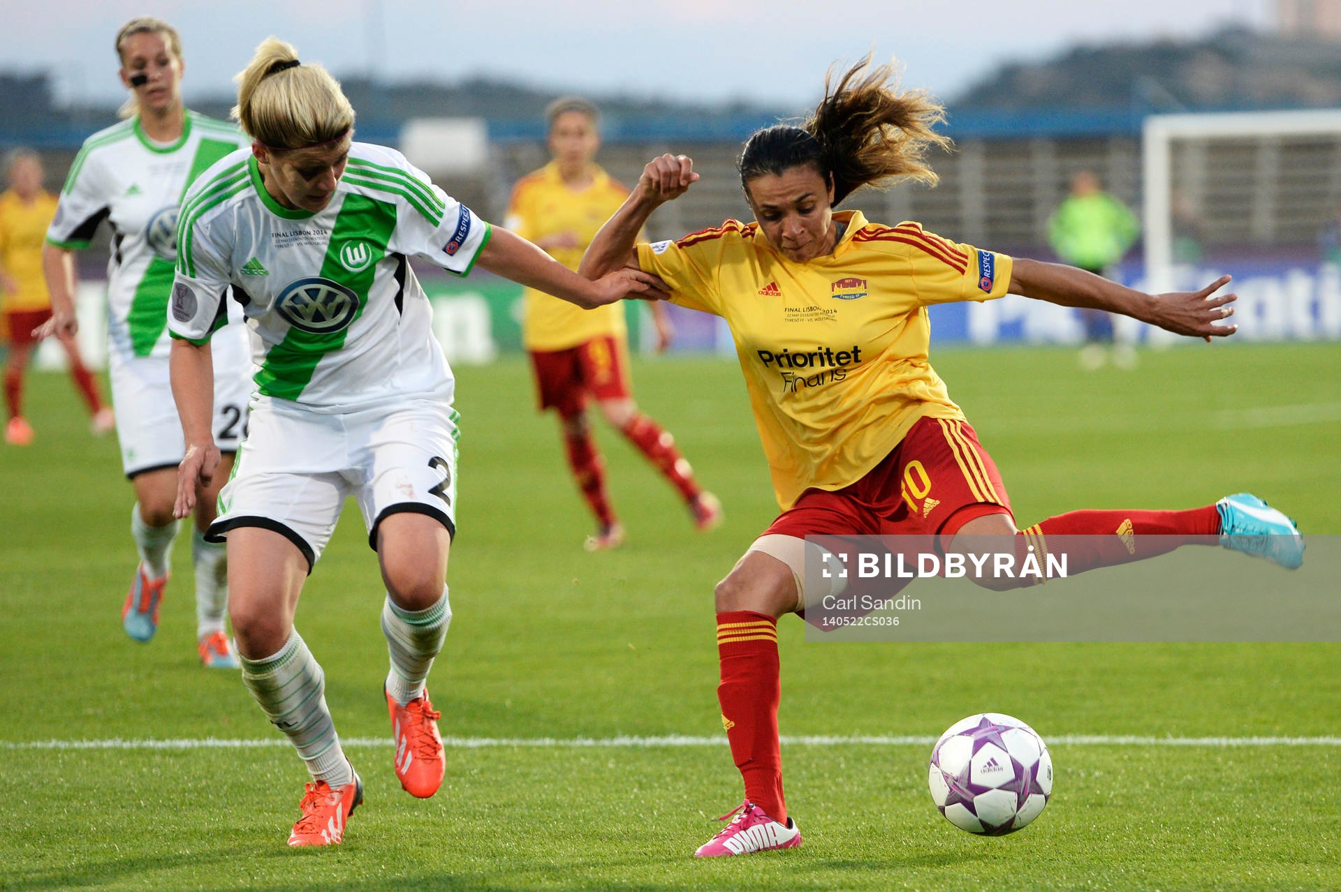Wolfsburgs Luisa Wensing och Tyresös Marta Vieira da Silva