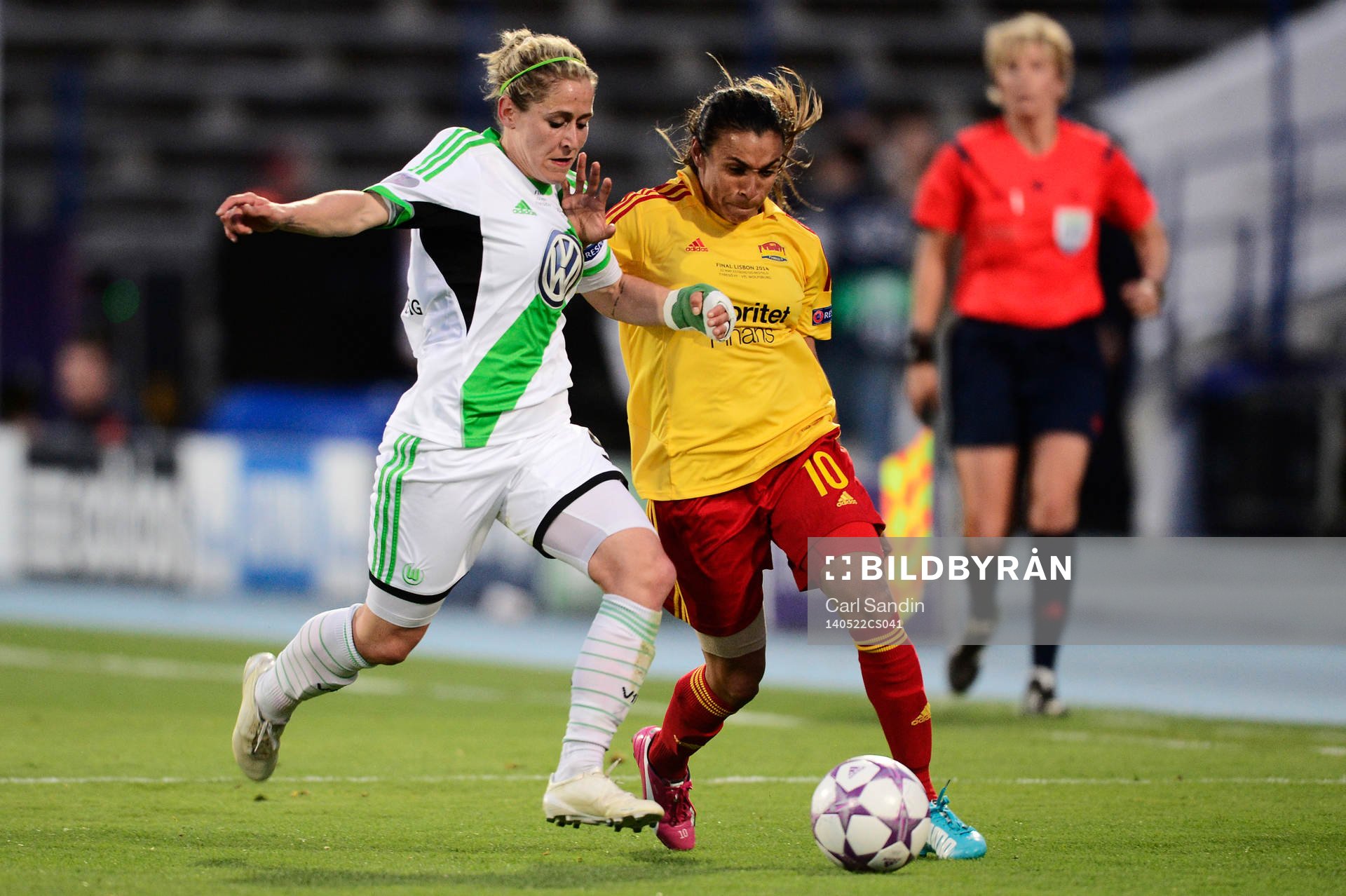 Wolfsburgs Anna Blässe och Tyresös Marta Vieira da Silva
