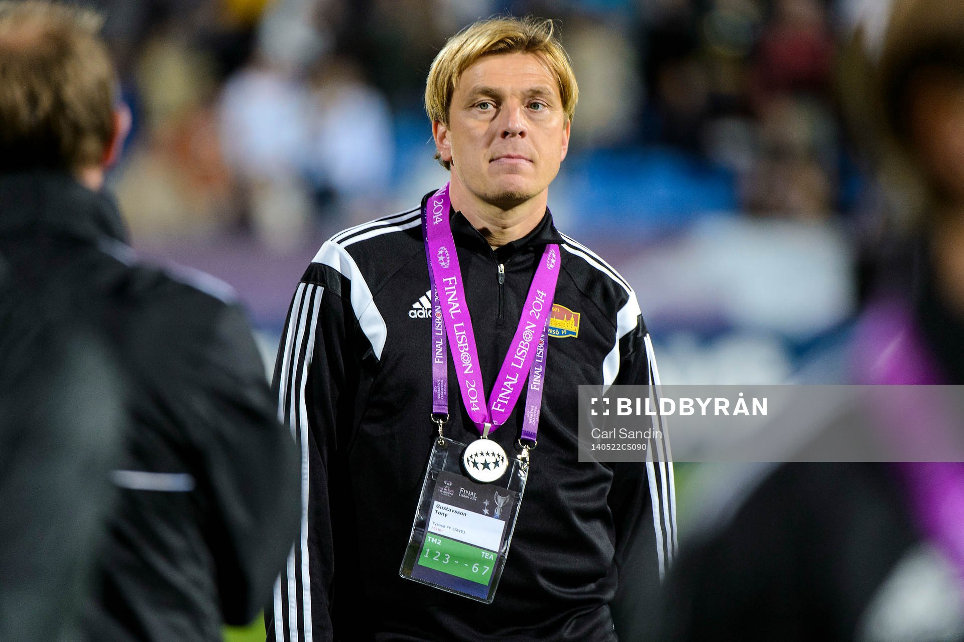 Tyresös tränare Tony Gustavsson med sin medalj