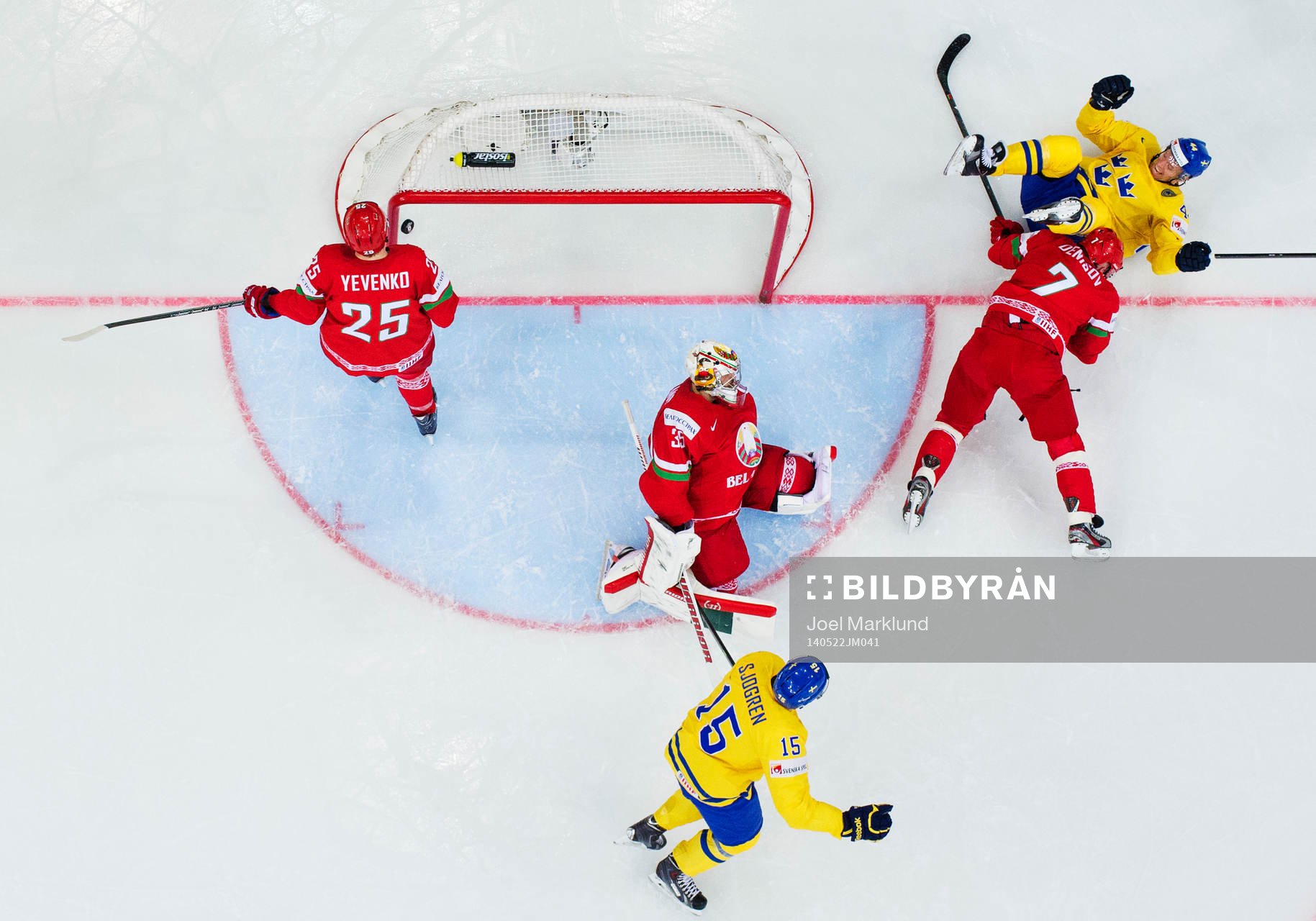 Sveriges Mattias Sjögren och Nicklas Danielsson jublar