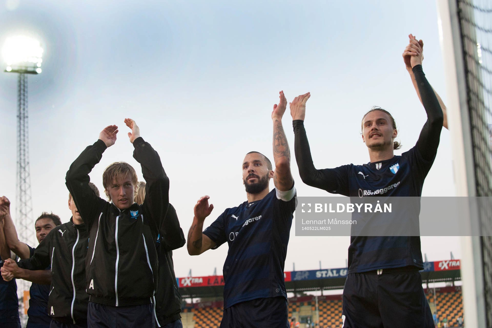 Matchhjälten Guillermo Molins och hans Malmö tackar